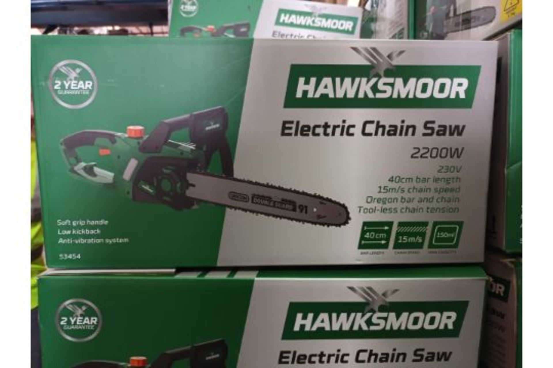 Hawksmoor 2.2kW 40cm Electric Chainsaw 230V. 40cm Oregon bar and chain • Automatic chain lubrication