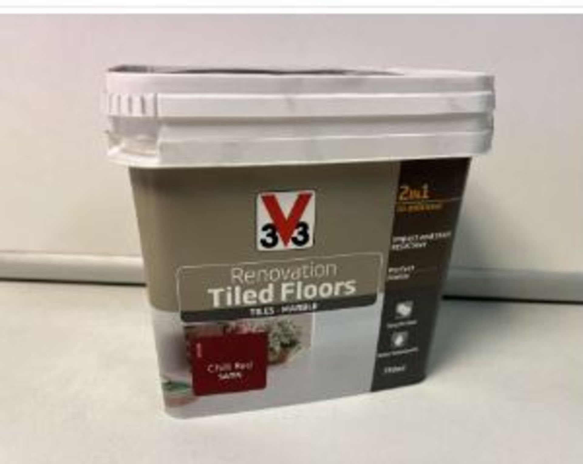 60 X NEW V33 TILED FLOOR PAINT. 2 IN 1. NO UNDERCOAT NEEDED. 750ML. (ROW17)