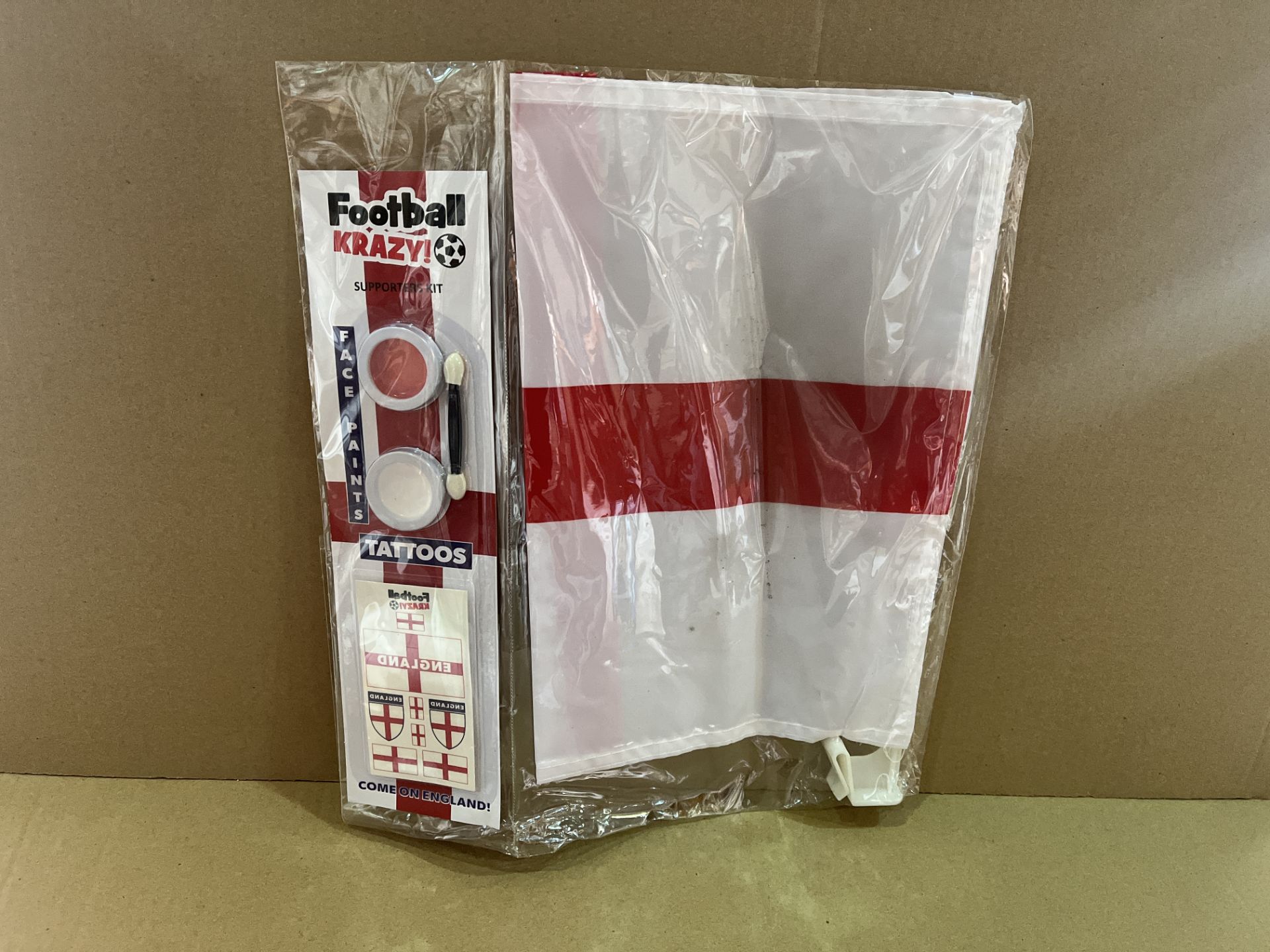 240 X BRAND NEW ENGLAND SUPPORTERS PACKS INCLUDING FLAG FACE PAINT TATTOOS ETC R13