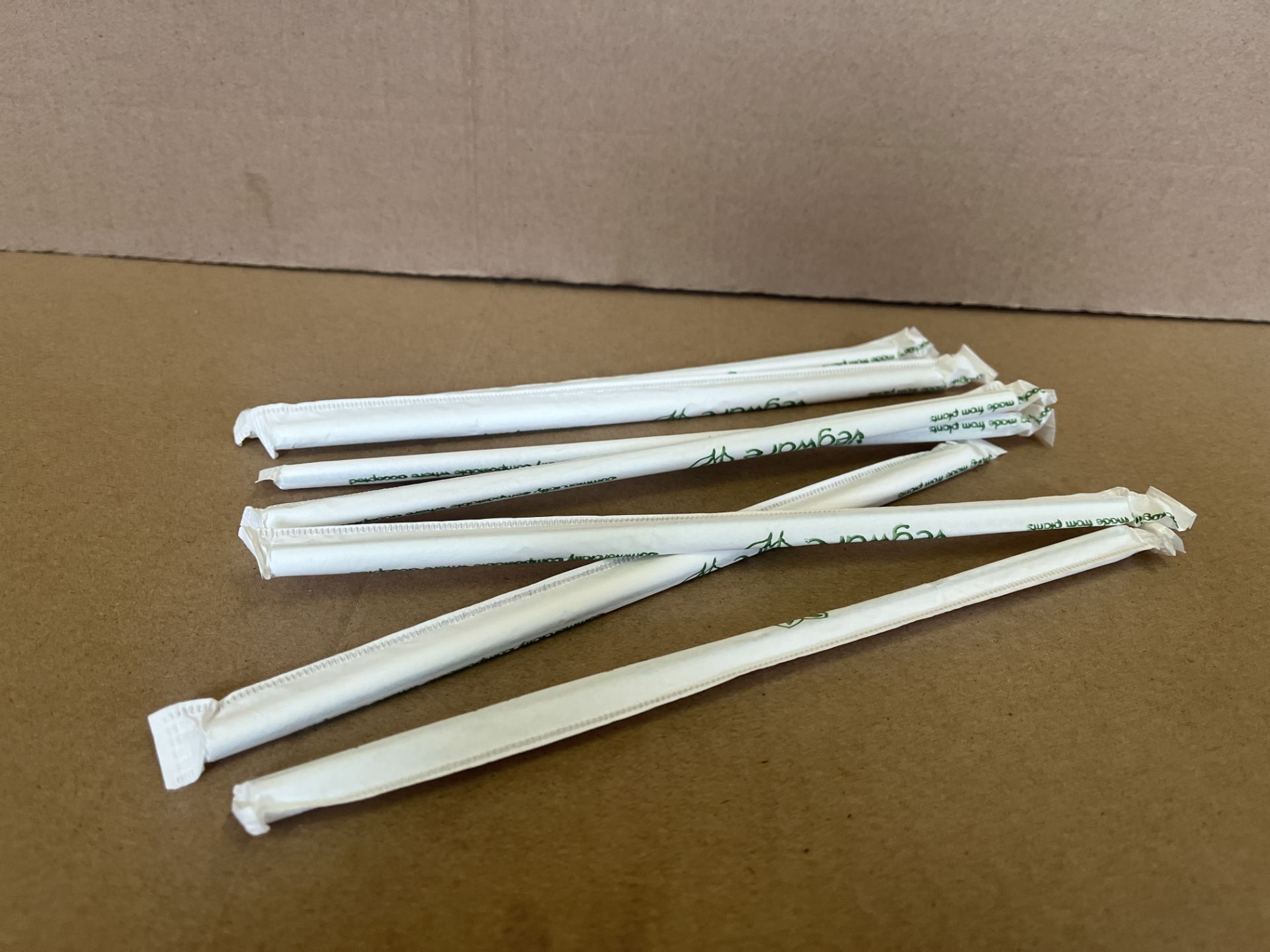 14 X BRAND NEW PACKS OF 500 DISPOSABLE STRAWS S1-26