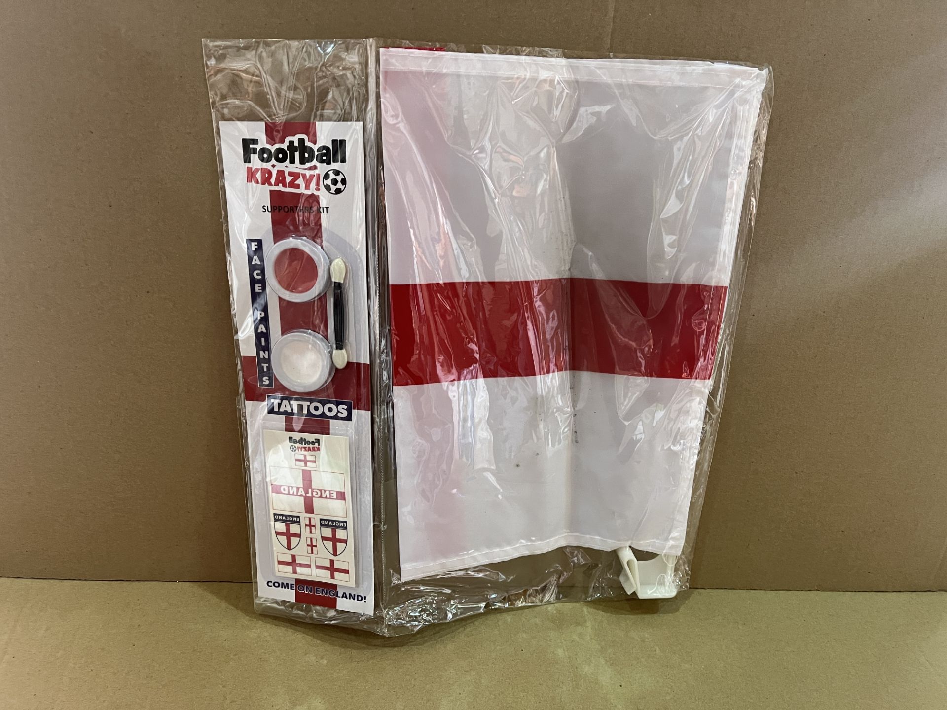 240 X BRAND NEW ENGLAND SUPPORTERS PACKS INCLUDING FLAG FACE PAINT TATTOOS ETC R13