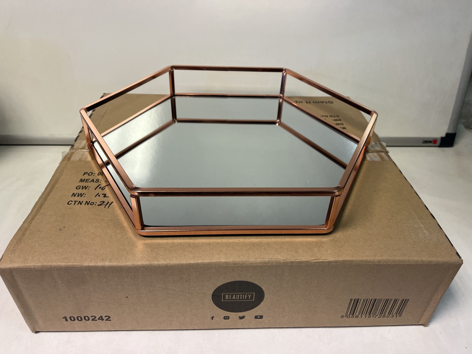 8 X BRAND NEW ROSE GOLD MIRRORED TRAYS R18
