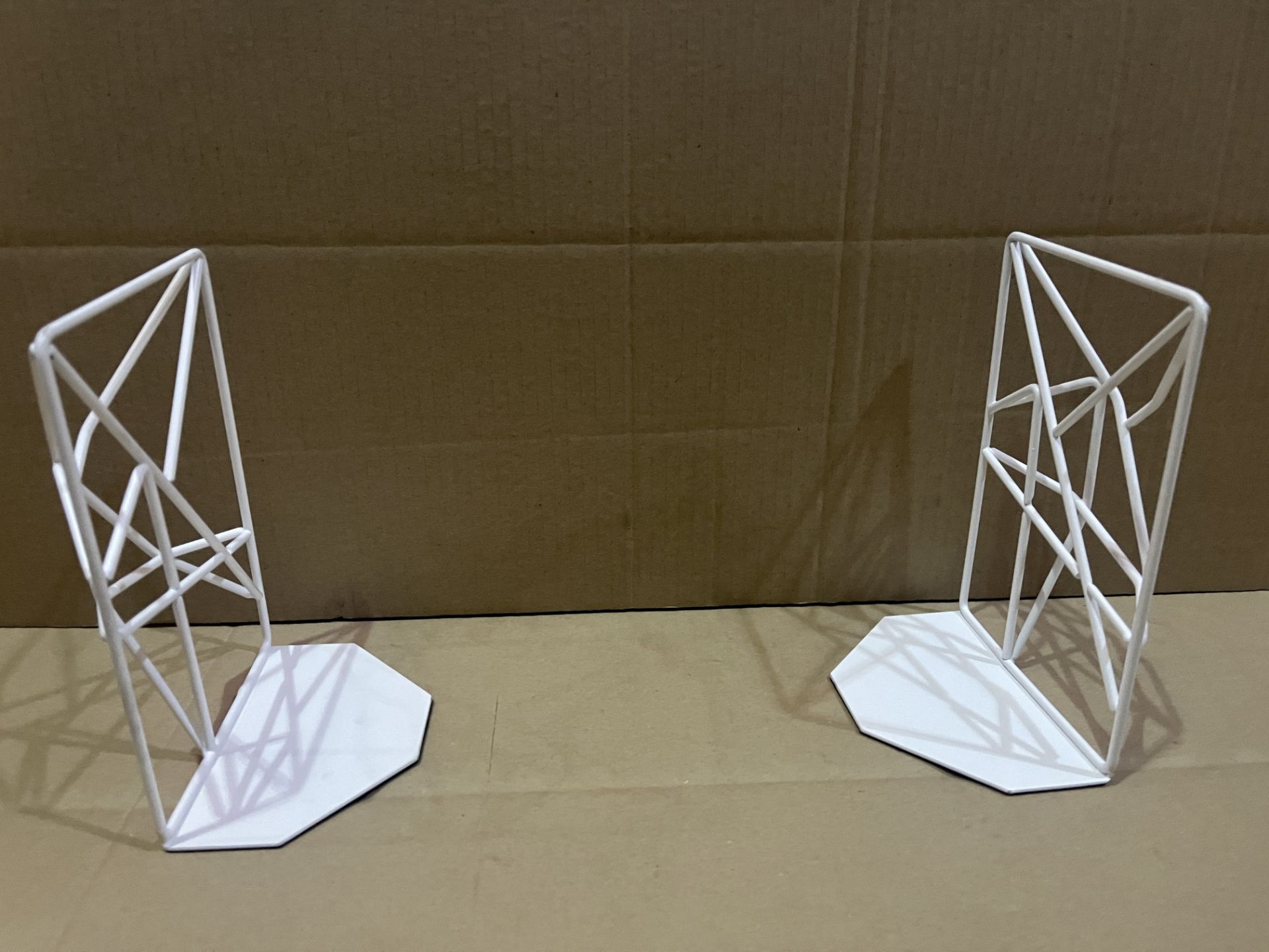 20 X BRAND NEW WHITE GEOMETRIC BOOK ENDS R13