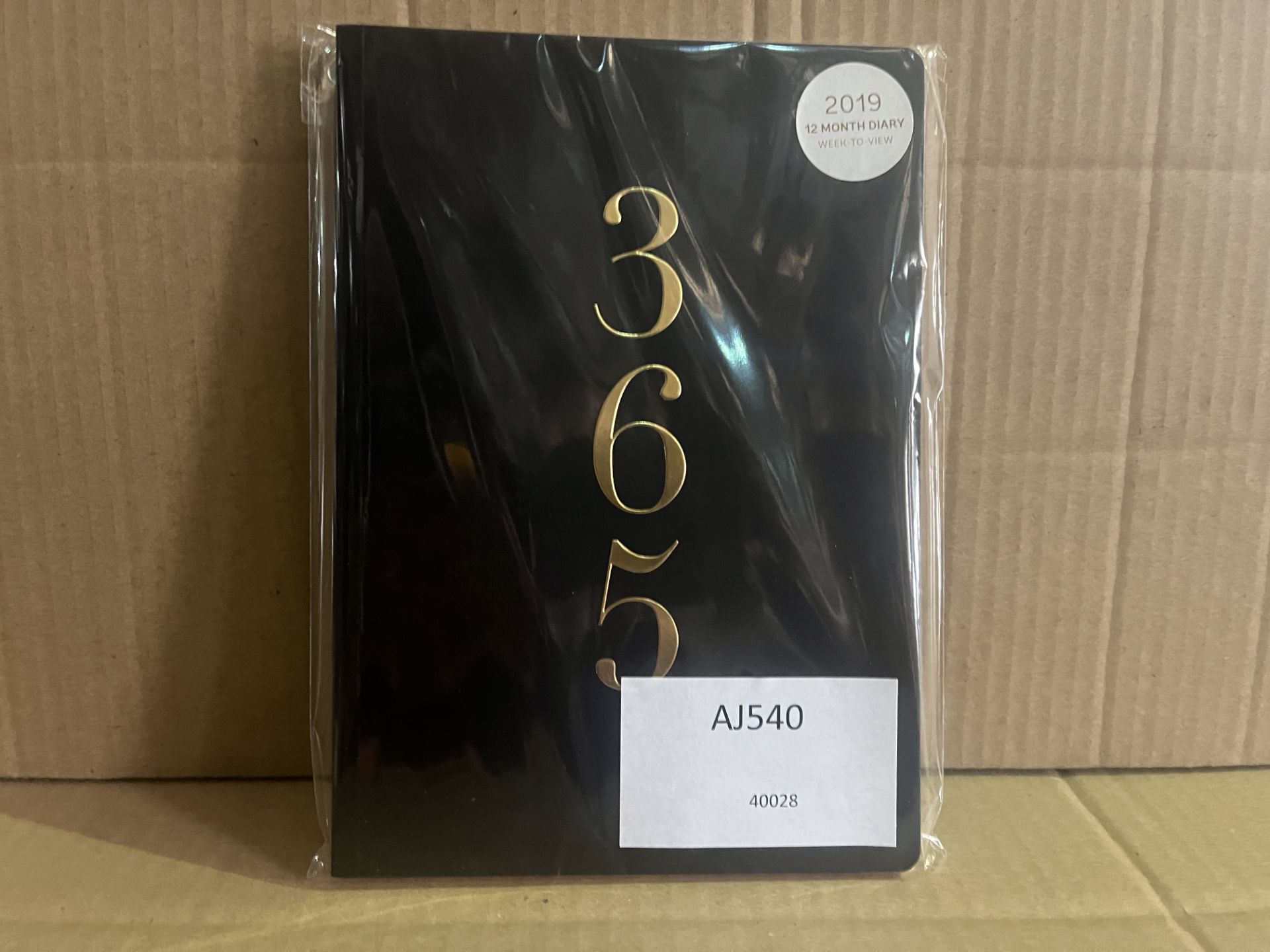 135 X BRAND NEW GOLD AND BLACK DIARIES 2019 R15