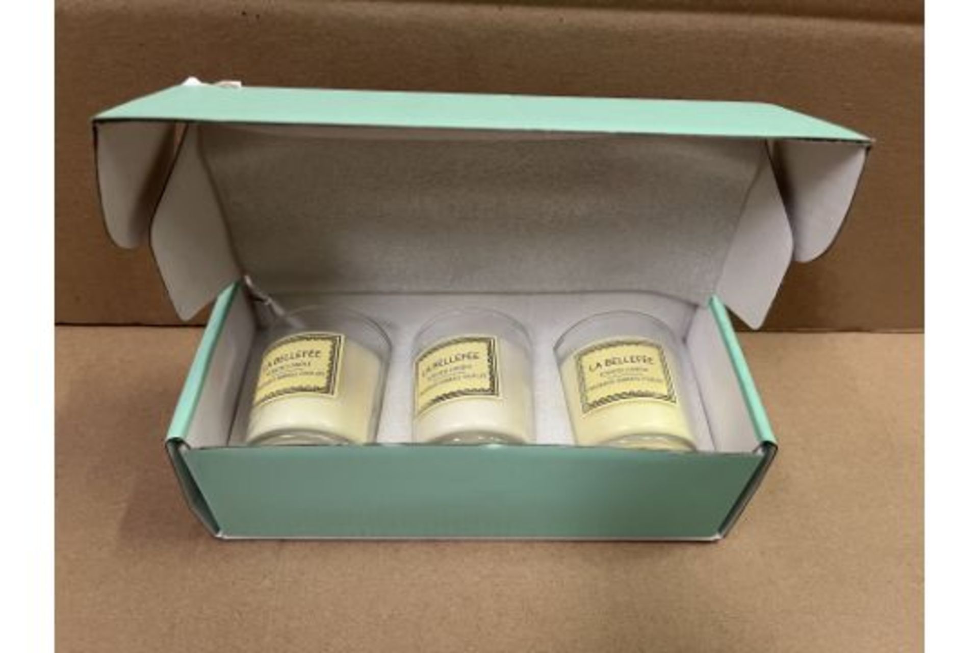 18 X BRAND NEW LA BELLEFEE 3 PIECE SCENTED CANDLE GIFT SETS S1-22