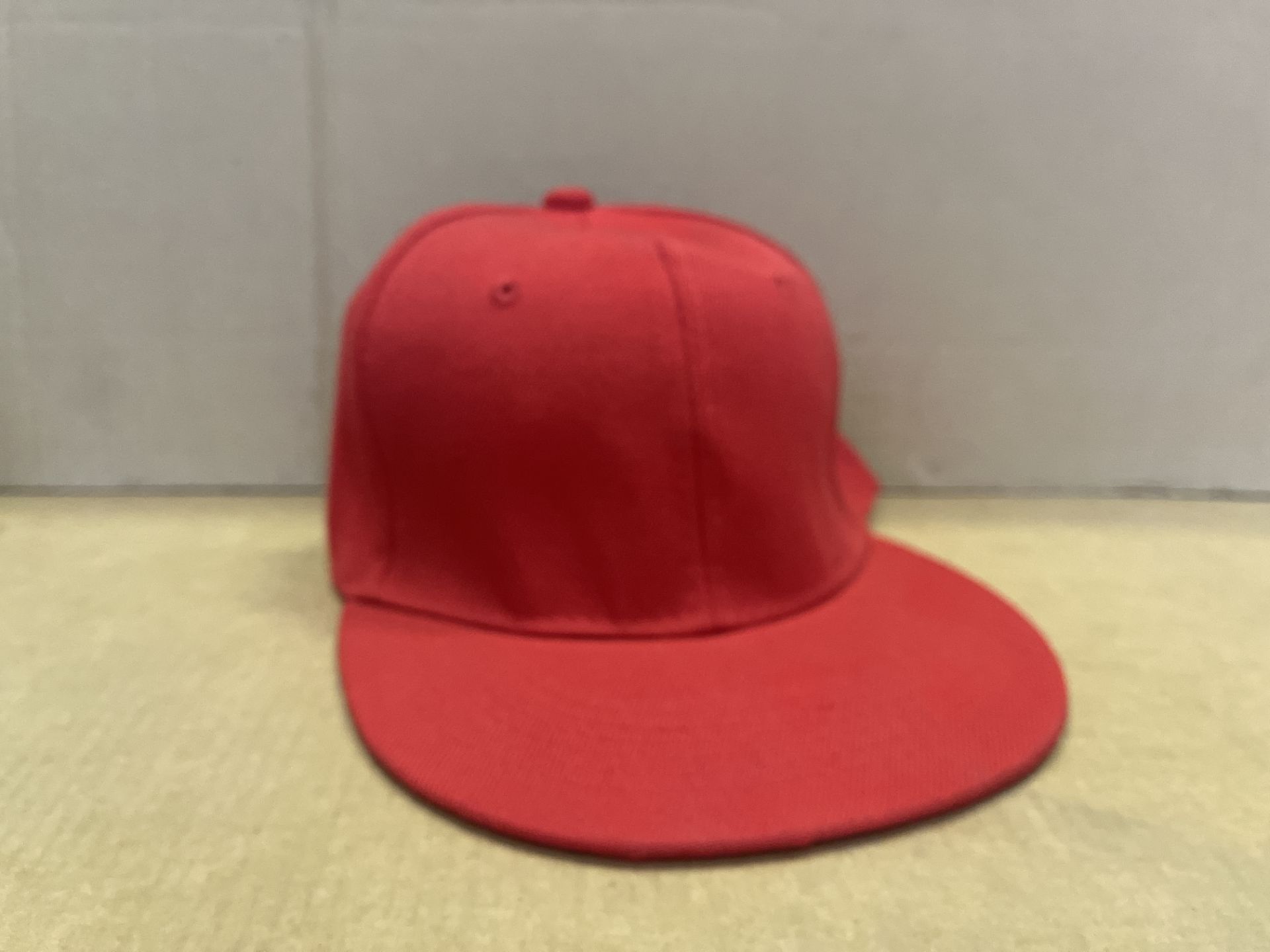 100 X BRAND NEW RED CAPS S1-31