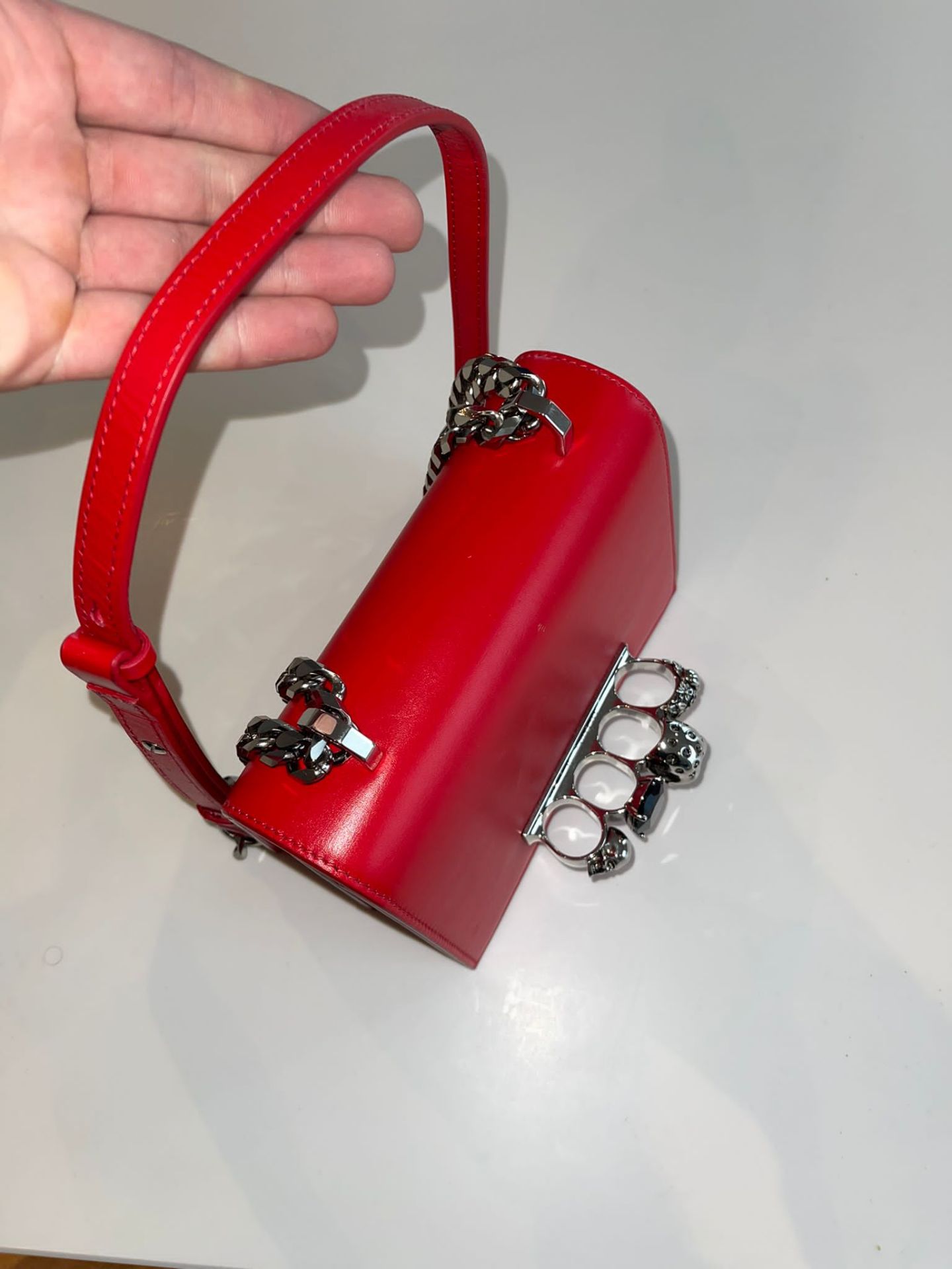 Alexander Mcqueen Red small Jewelled Satchel, RRP £1,650. Crafted from smooth calfskin, this compact - Image 3 of 6