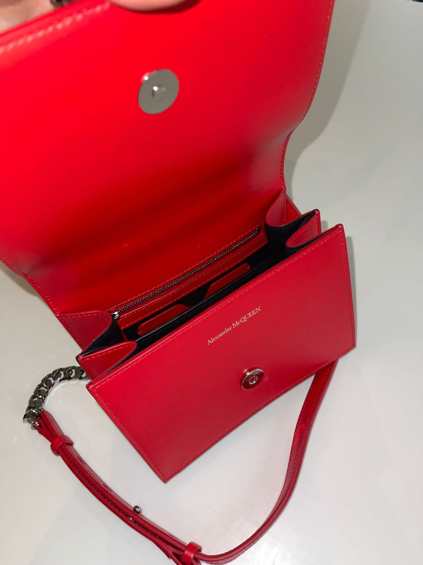 Alexander Mcqueen Red small Jewelled Satchel, RRP £1,650. Crafted from smooth calfskin, this compact - Image 6 of 6