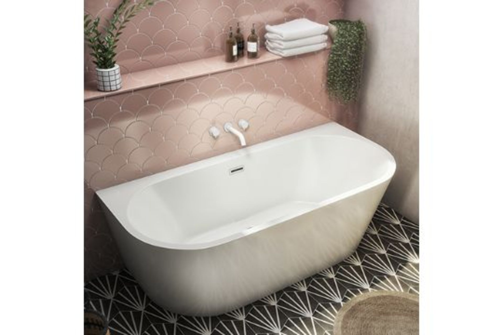 NEW (Z50) 1800x850mm Curved D Shape Bath. RRP £660.00. This bath is also double ended, this means