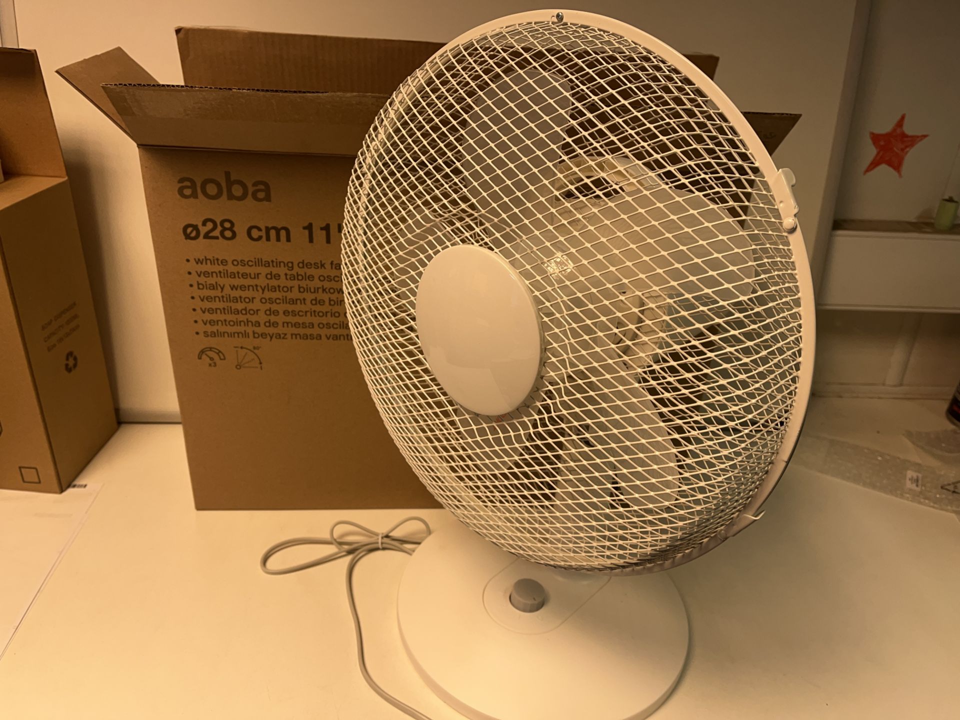 4 X NEW BOXED AOBA 28CM 11 INCH WHITE OSCILLATING DESK FANS (ROW3)