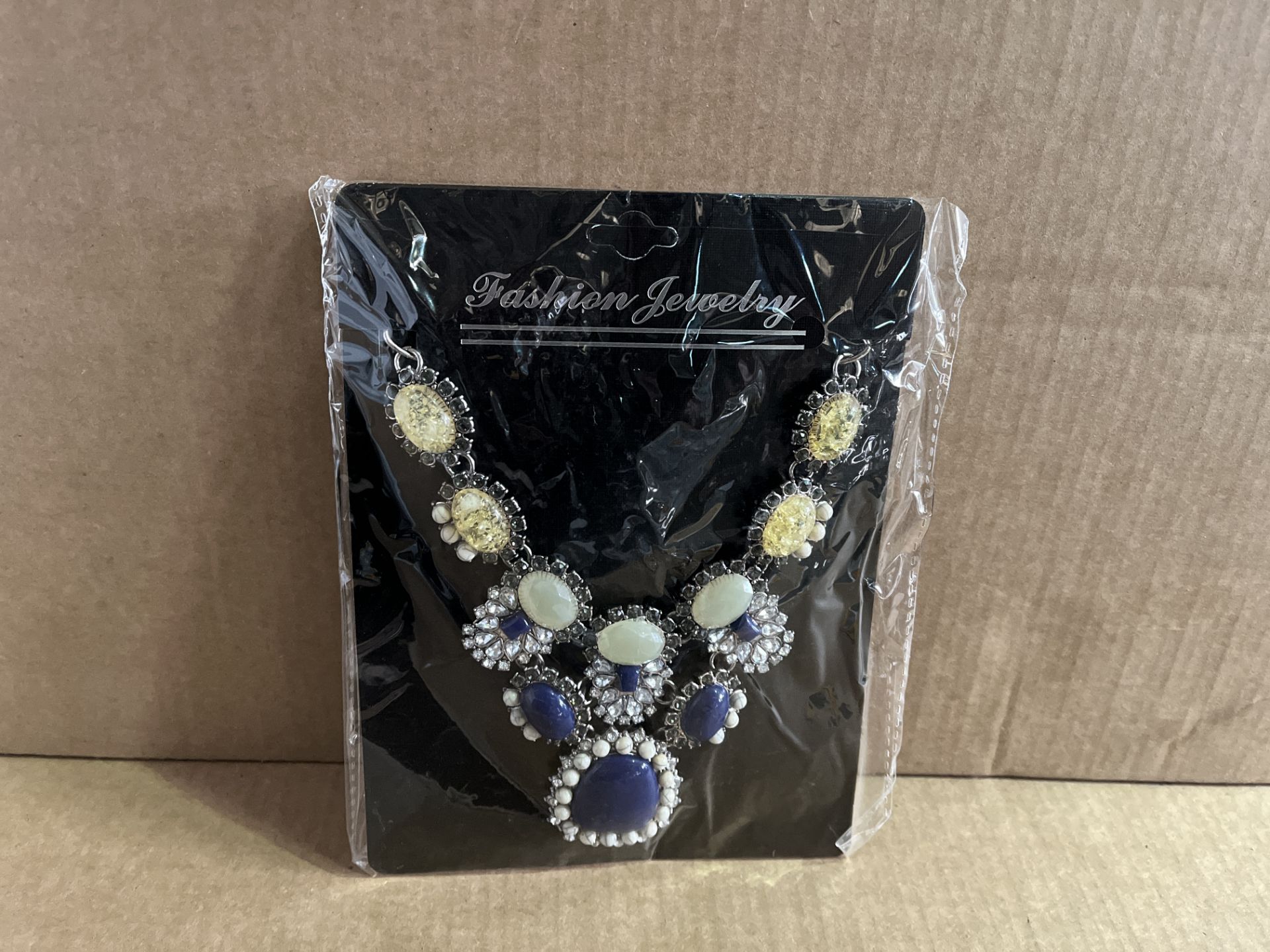 50 X BRAND NEW INDIVIDUALLY PACKAGED STATEMENT NECKLACES R15