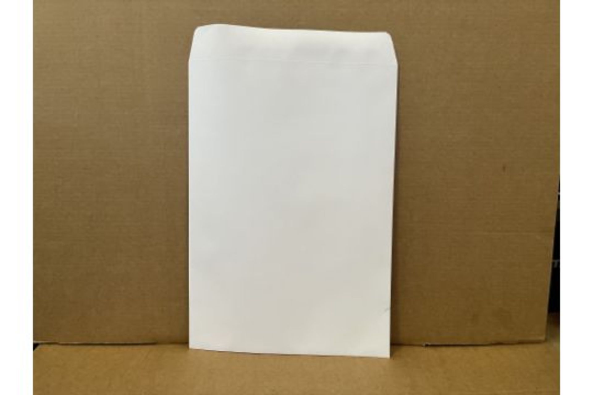 2000 X BRAND NEW B4 POCKET353 X 250 100 GSM SELF SEAL WHITE ENVELOPES IN 8 BOXES S1P