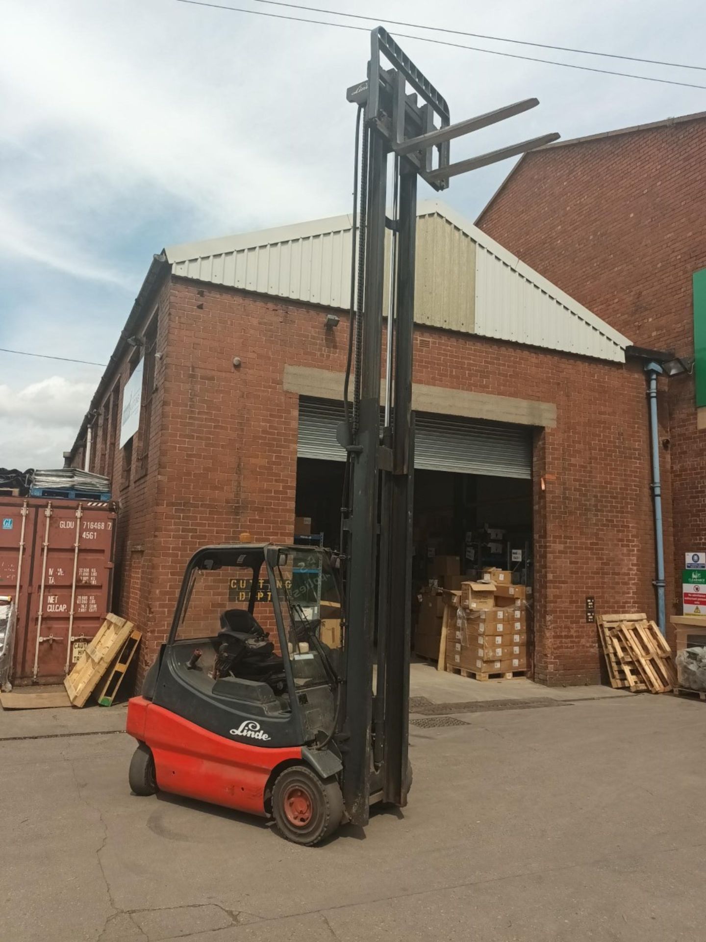 2007 Linde E30 Electric Counterbalance Forklift Truck. 3000kg capacity. 4.4m lift height. 1622 - Image 5 of 10