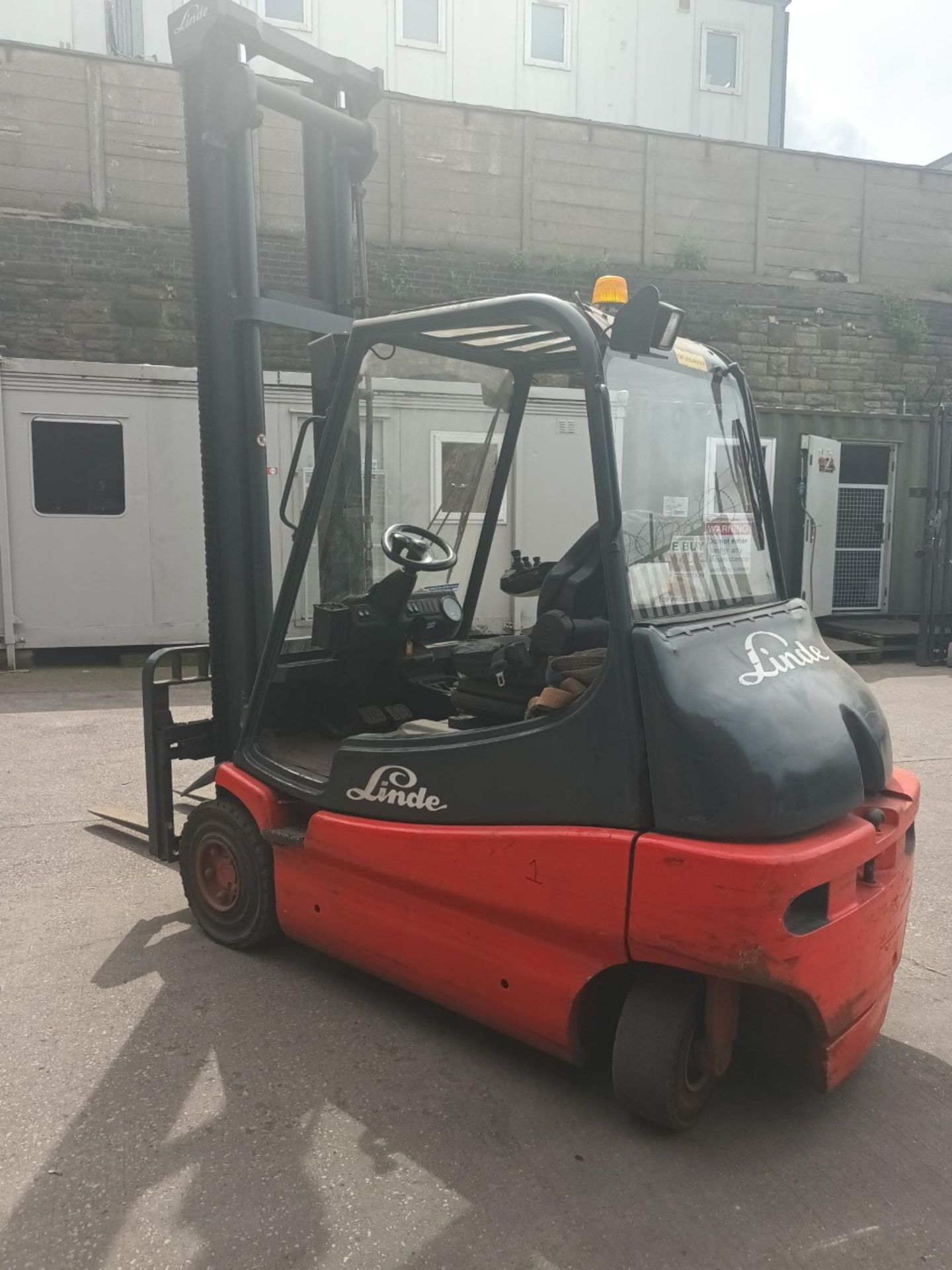 2007 Linde E30 Electric Counterbalance Forklift Truck. 3000kg capacity. 4.4m lift height. 1622 - Image 3 of 10