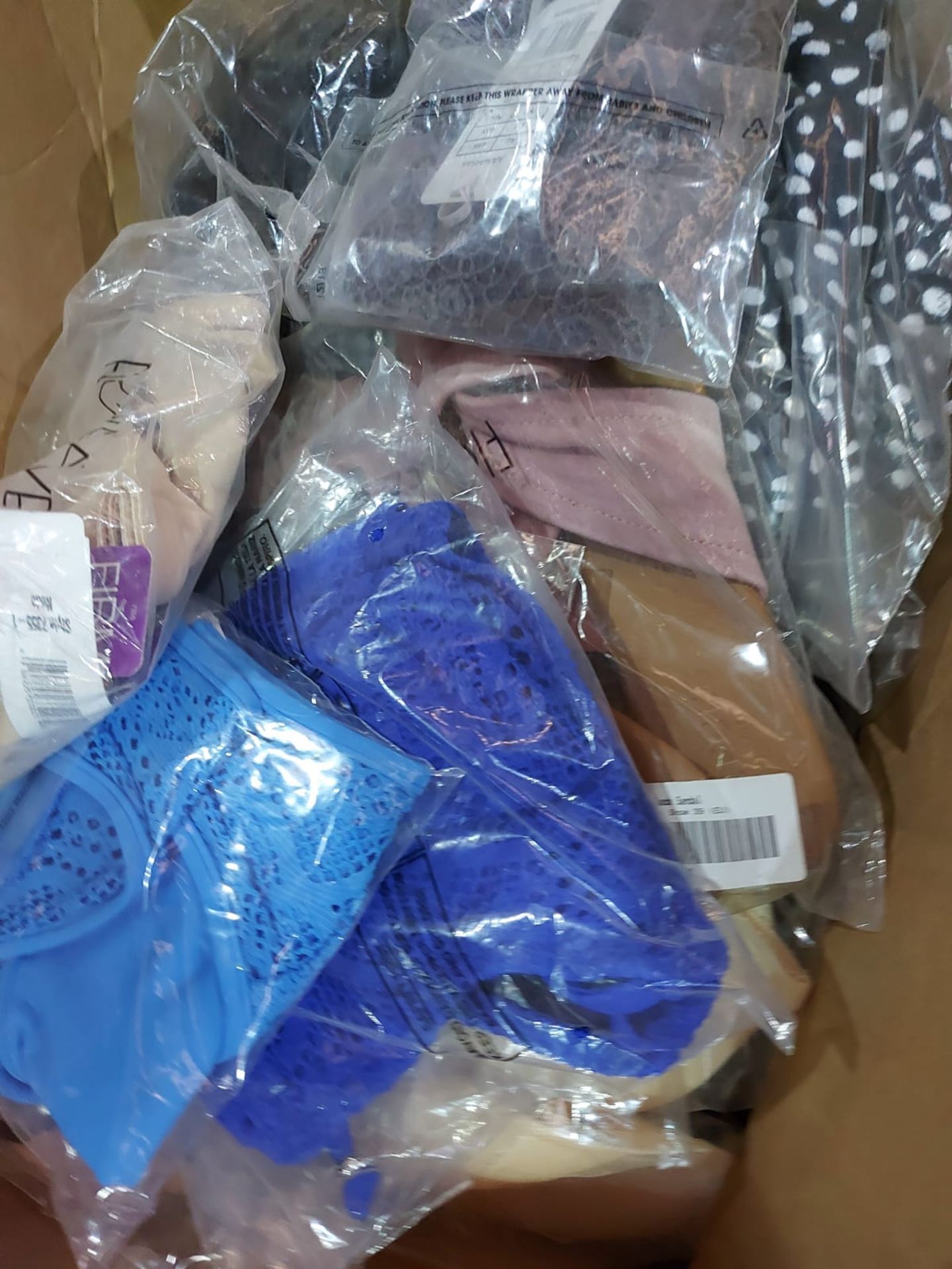 TRADE LOT 100 x NEW PACKAGED ASSORTED SWIM & UNDERWEAR FROM BRAND SUCH AS FIGLEAVES, POUR MOI,