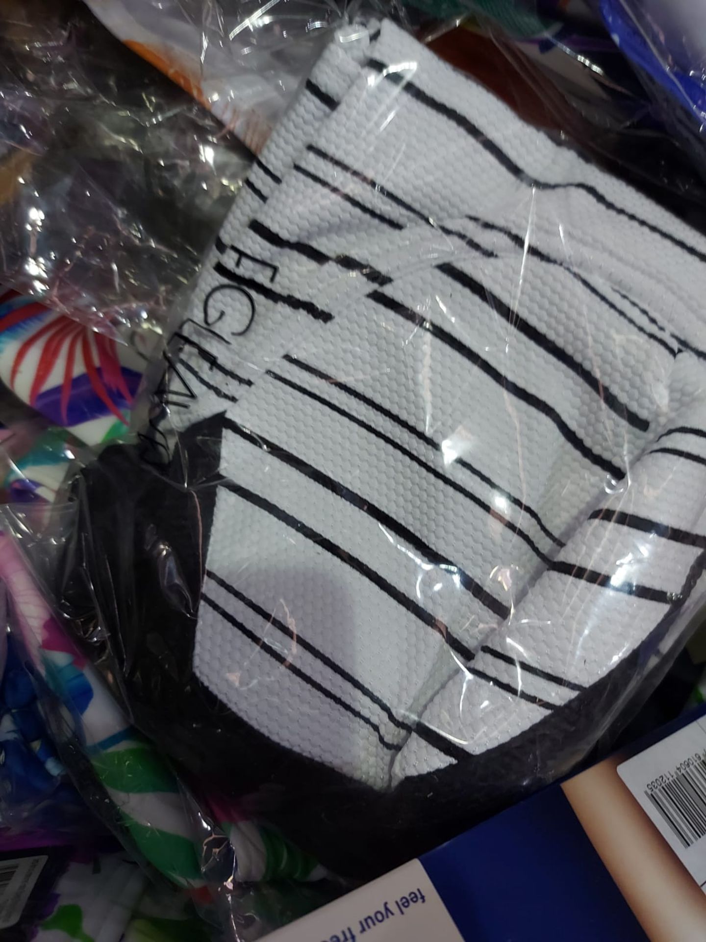TRADE LOT 100 x NEW PACKAGED ASSORTED SWIM & UNDERWEAR FROM BRAND SUCH AS FIGLEAVES, POUR MOI, - Image 3 of 16