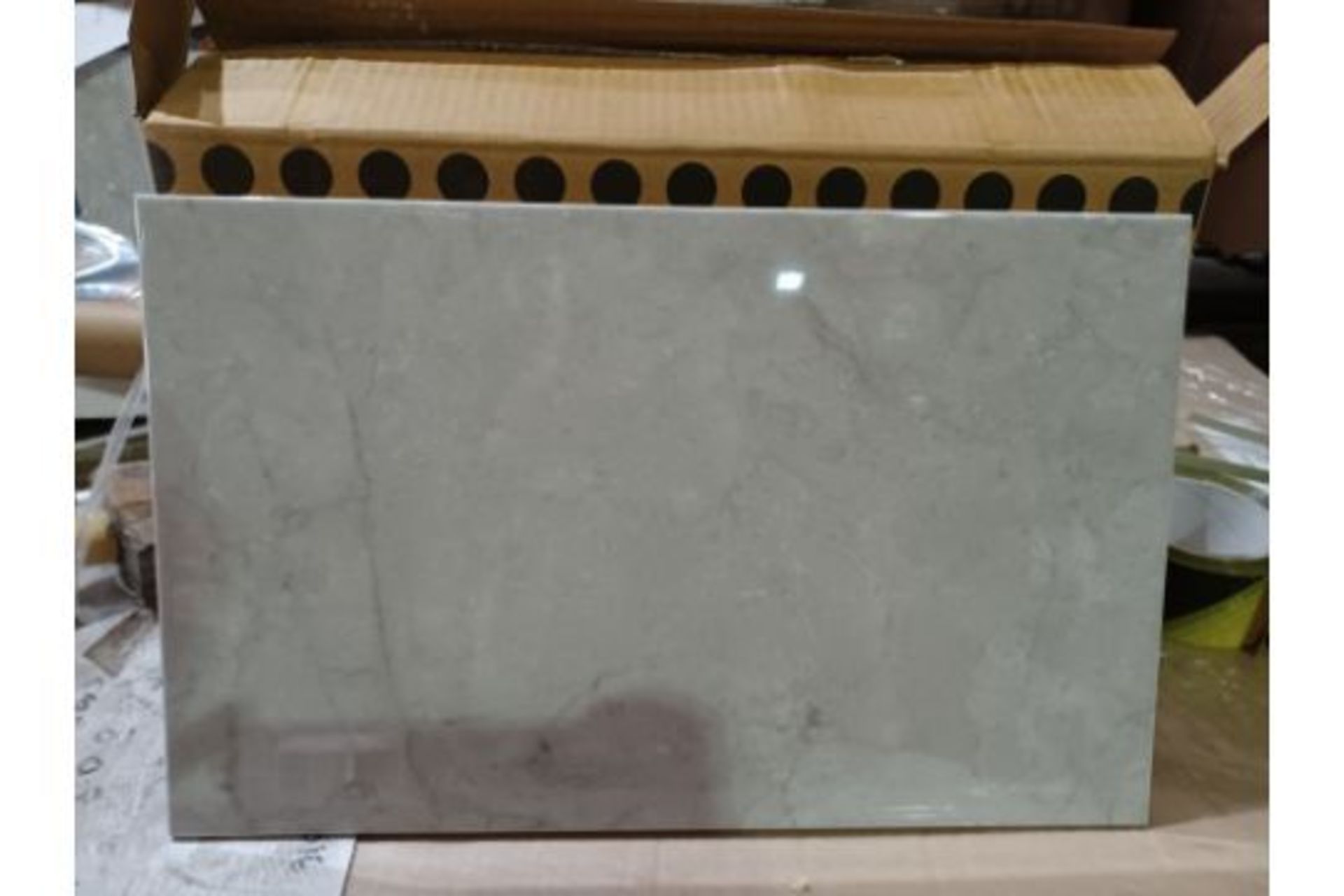 12 x PACKS OF IDEAL MARBLE GLAZED CERAMIC WALL TILES. SIZE: 400mm(L) x 250mm (H). 7.5mm THICK.