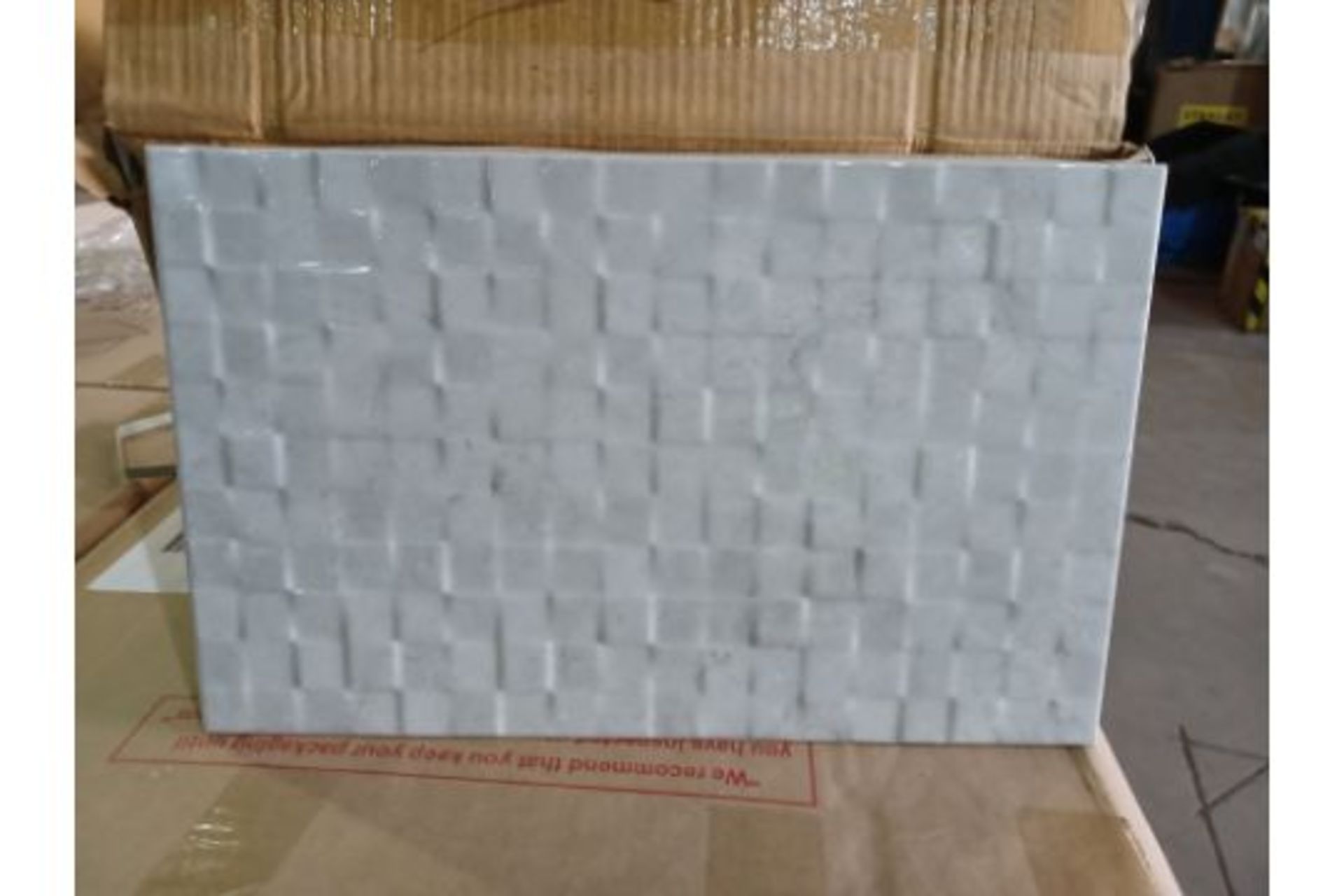 12 x PACKS OF IDEAL MARBLE DÉCOR GLAZED CERAMIC WALL TILES. SIZE: 400mm(L) x 250mm (H). 7.5mm THICK.