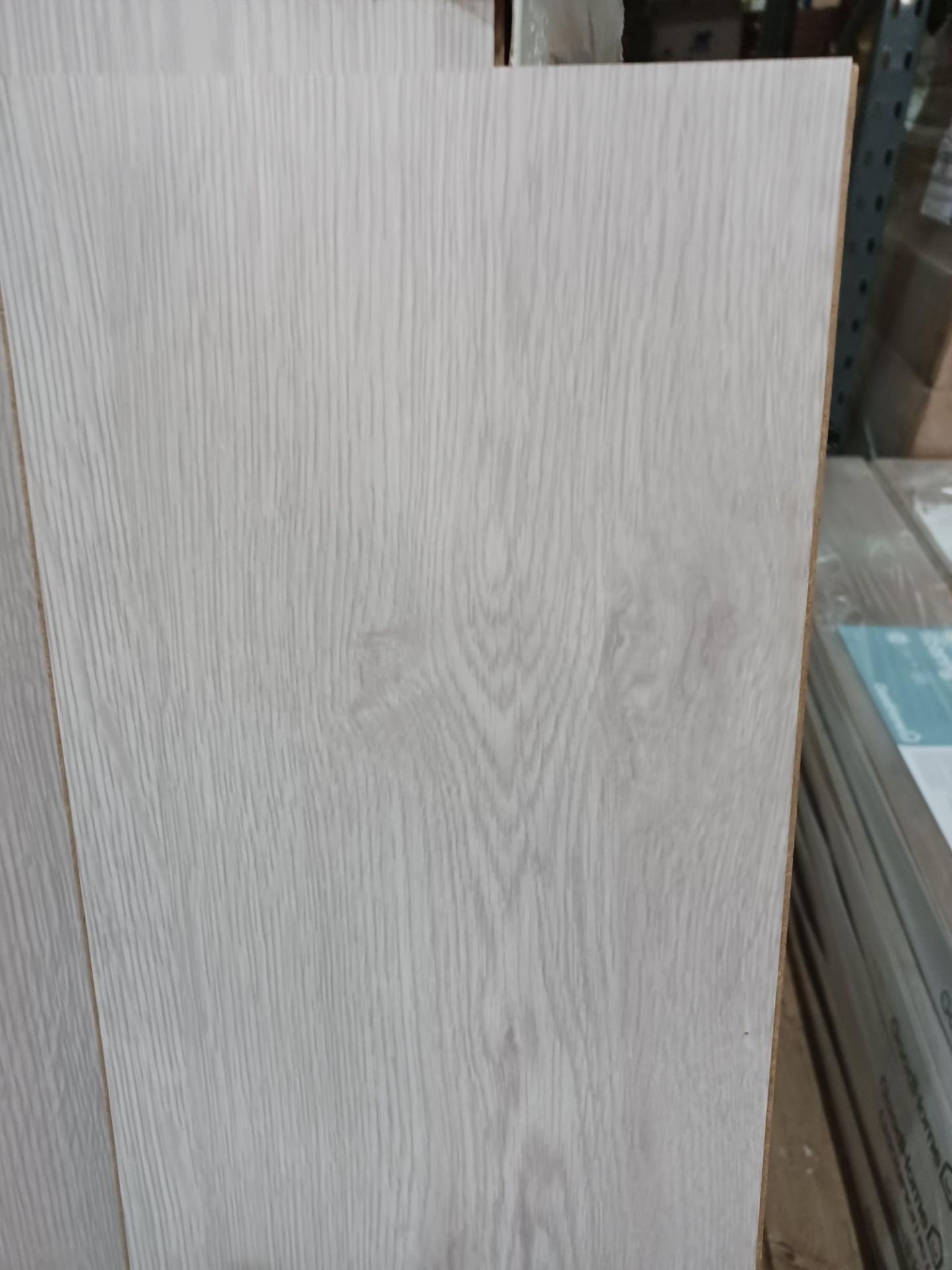 5 X PACKS OF TABOR WHITE OAK EFFECT LAMINATE FLOORING WITH INTEGRATED UNDERLAY AND ADVANCED DROP - Image 2 of 2
