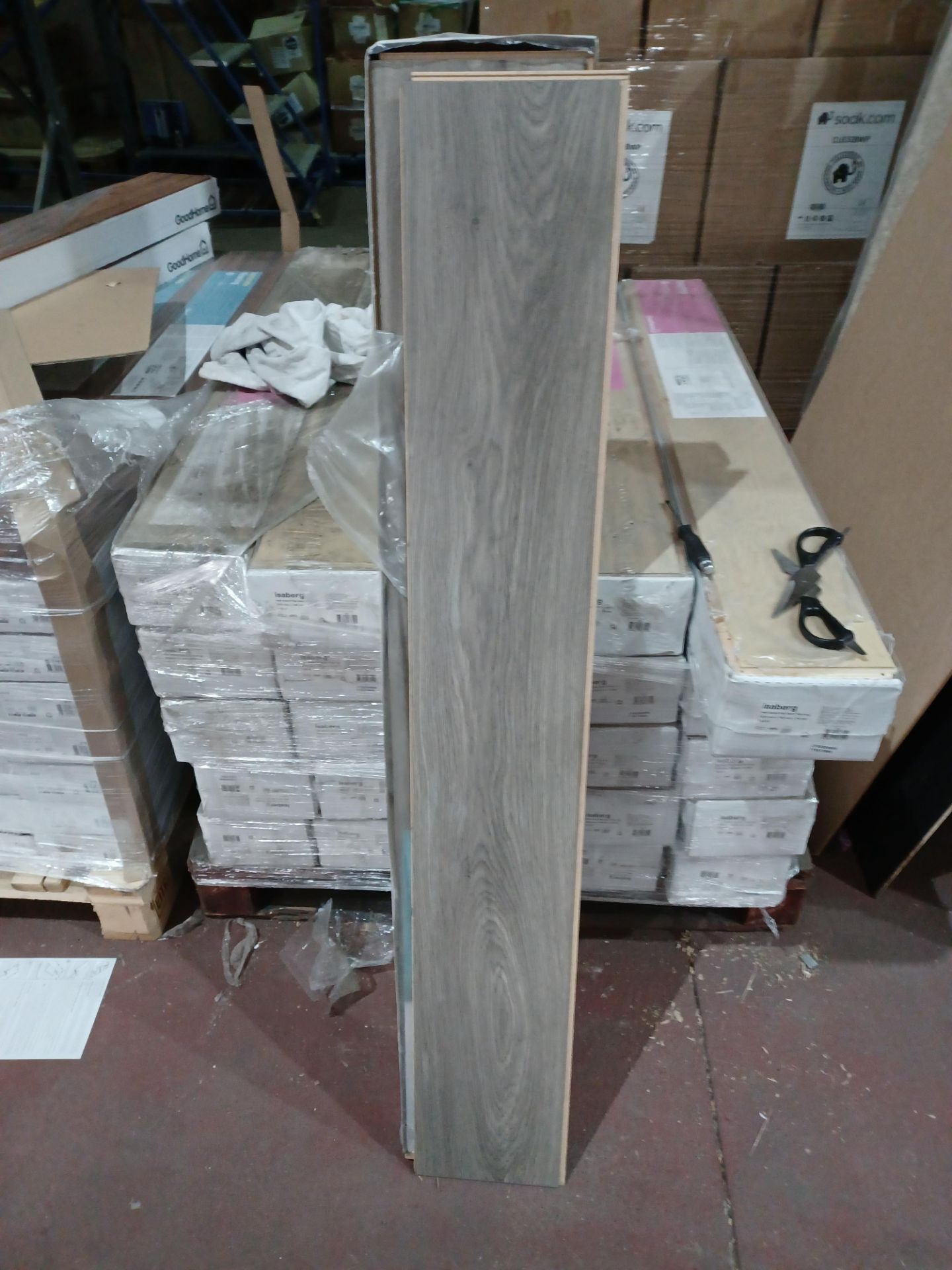 12 X PACKS OF Oldbury Grey Oak effect Laminate Flooring. EACH PACK CONTAINS 1.73m2, GIVING THIS