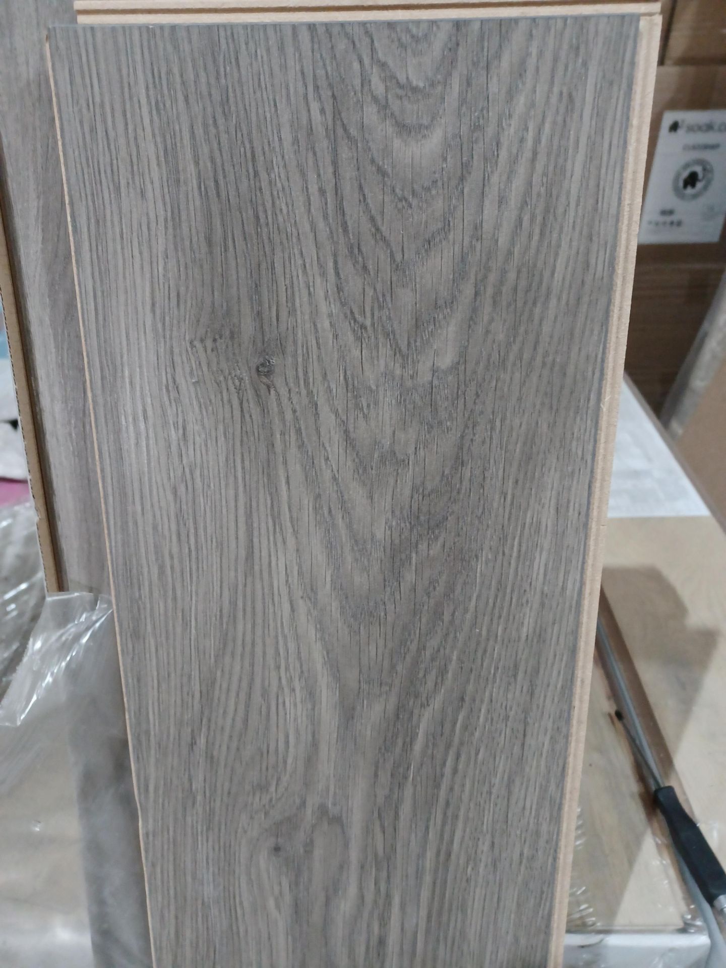 12 X PACKS OF Oldbury Grey Oak effect Laminate Flooring. EACH PACK CONTAINS 1.73m2, GIVING THIS - Image 2 of 2