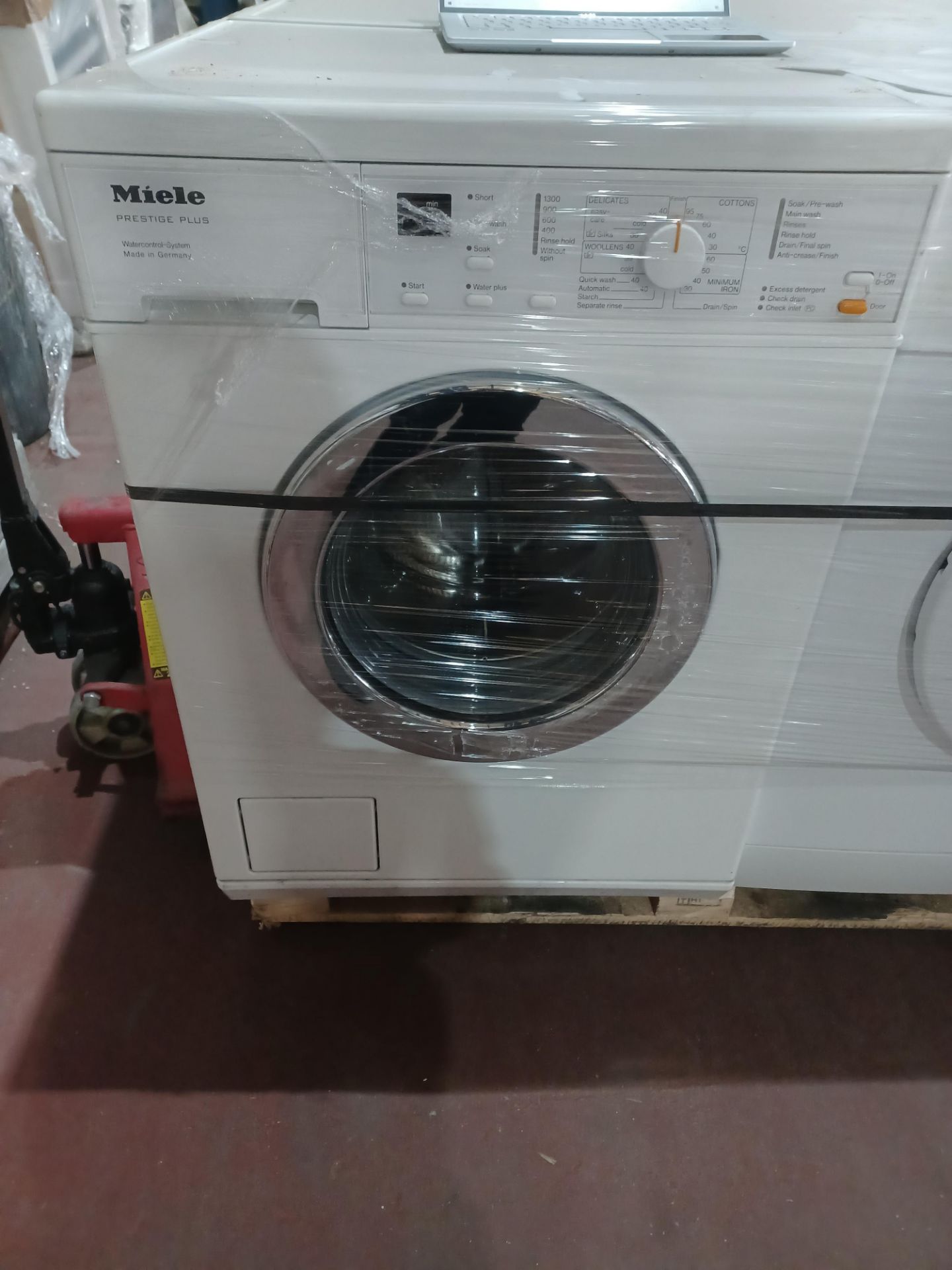 MIELE PRESTIGE PLUS WATERCONTROL SYSTEM 1300rpm WASHING MACHINE (REFURBISHED, TESTED WORKING) RRP £