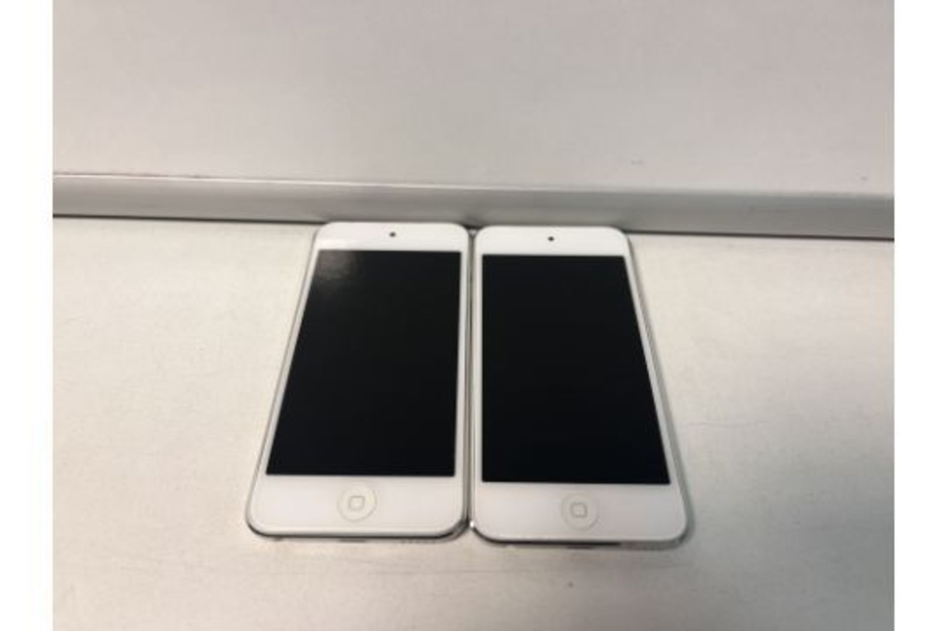 2 X APPLE IPOD TOUCH 5TH GEN, 16GB FOR SPARES AND REPAIRS (158)