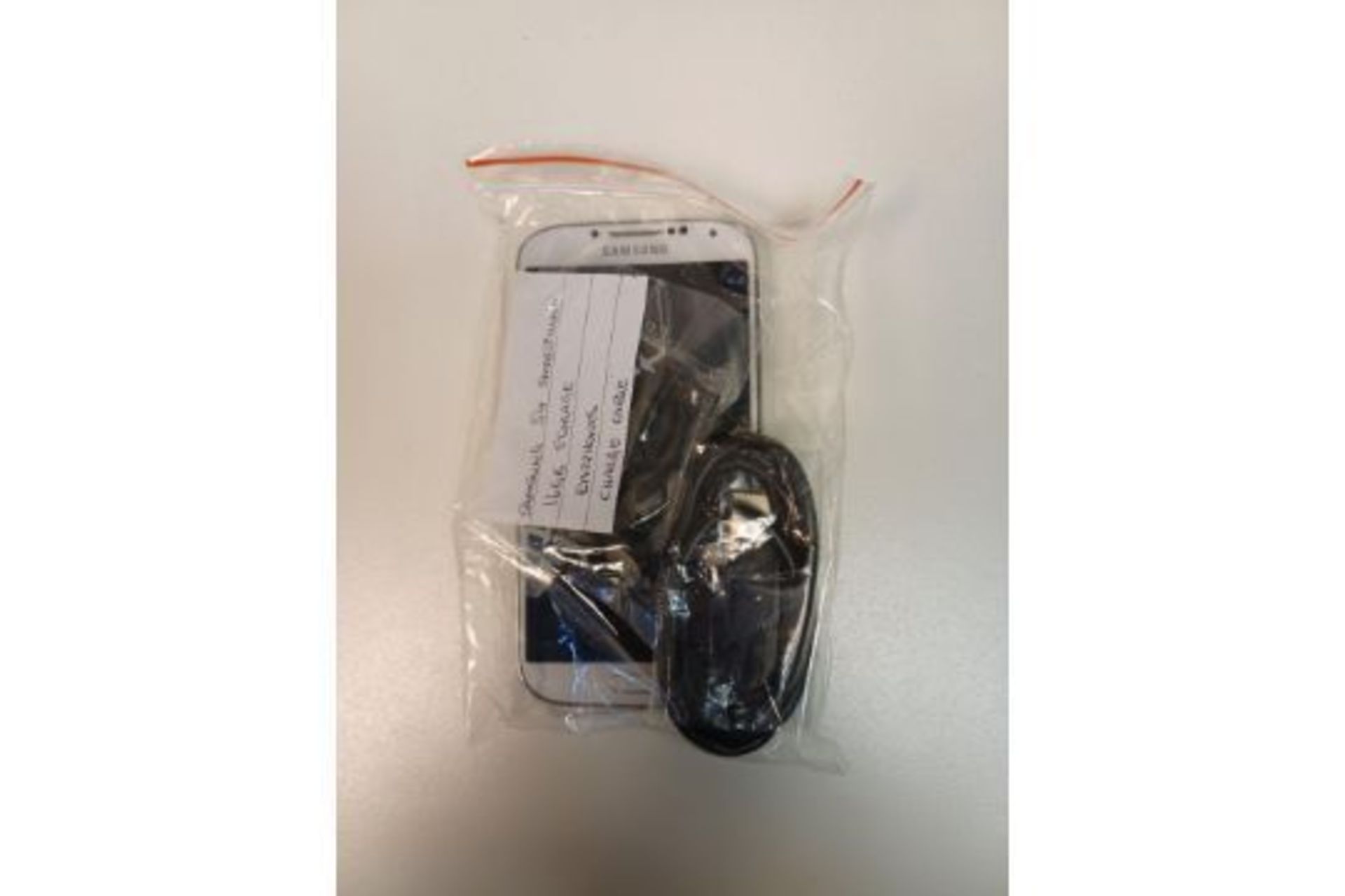 SAMSUNG S4 SMARTPHONE 16GB STORAGE EARPHONE AND CHARGE CABLE (76)