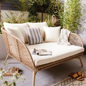 *LATE ADDED LOT* Luxury Rope Effect Snug Seat. Enjoy those lazy days in the garden with this