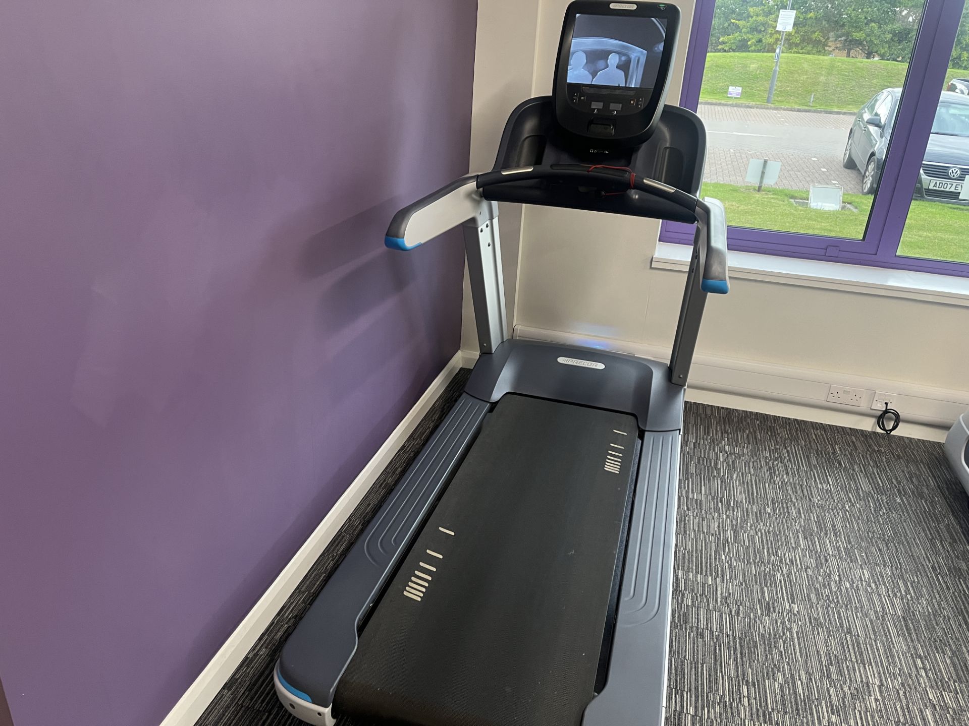 PRECOR TRM885 TREADMILL WITH P82 CONSOLE DISPLAY - Image 2 of 2