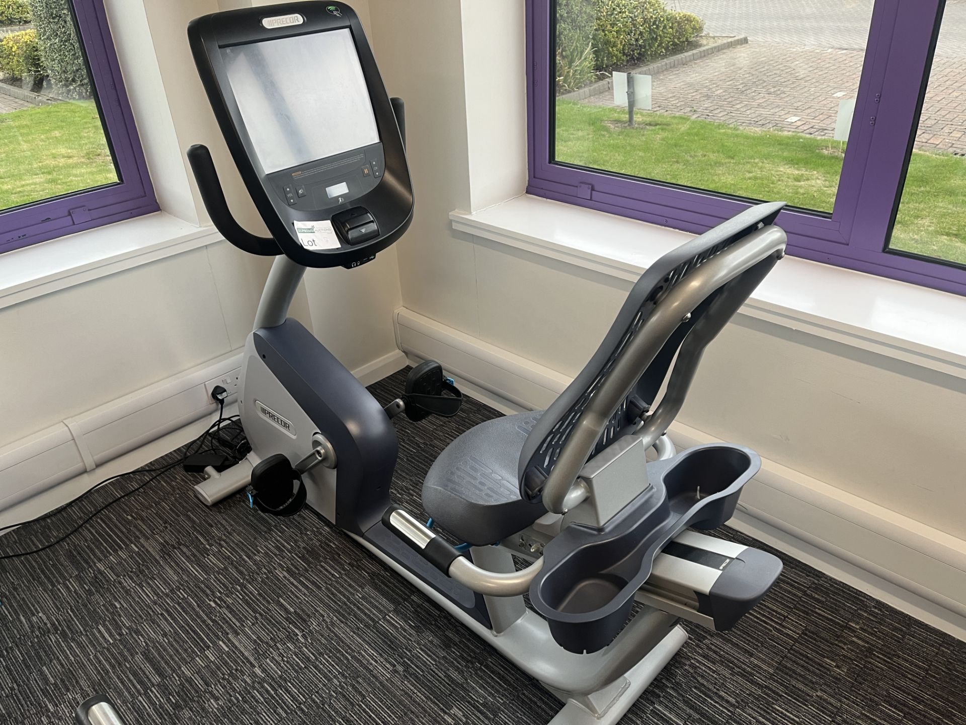 PRECOR 885 RECUMBENT BIKE WITH P82 CONSOLE DISPLAY