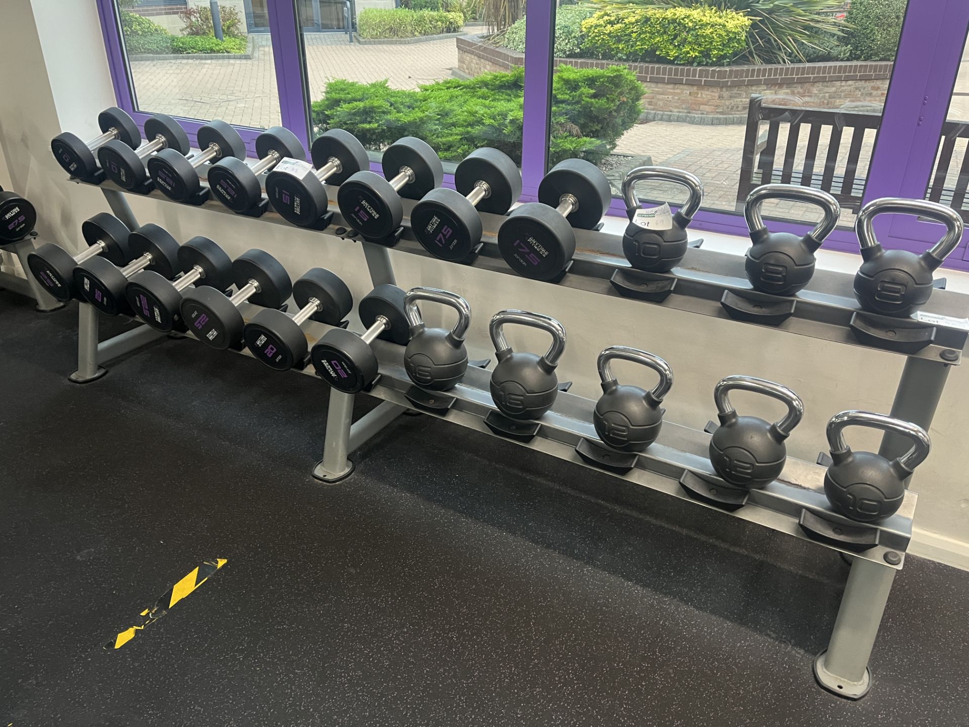 COMMERCIAL JORDAN BUMBELL RACK CAPABLE OF HOLDING 11 SETS OF DUMBELLS.