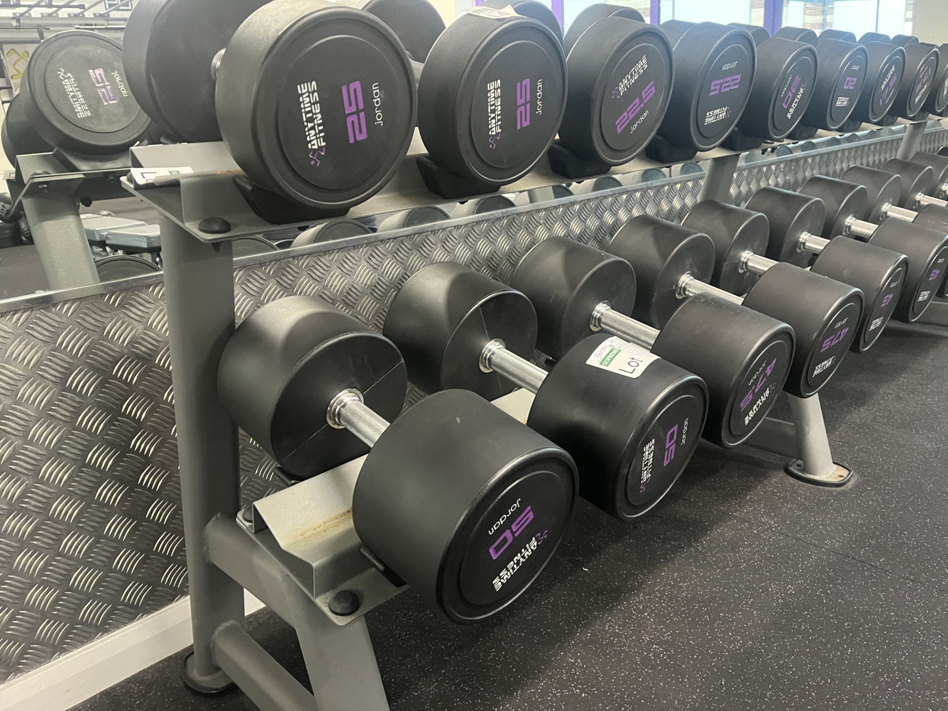 COMMERCIAL JORDAN BUMBELL RACK CAPABLE OF HOLDING 20 SETS OF DUMBELLS.