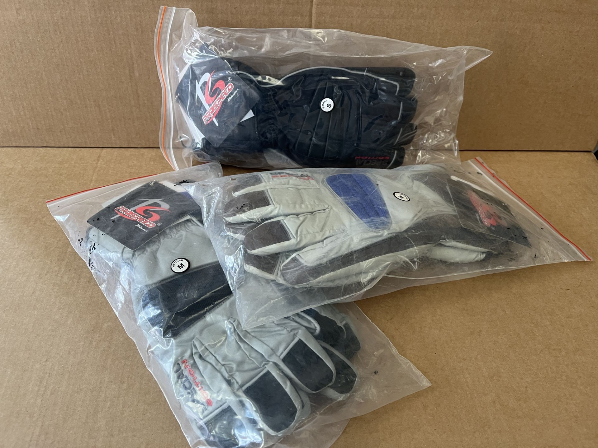 12 X BRAND NEW ASSORTED PRO SPEED HIPORA 3M PROFESSIONAL MOTORBIKE GLOVES IN VARIOUS SIZES RRP £25