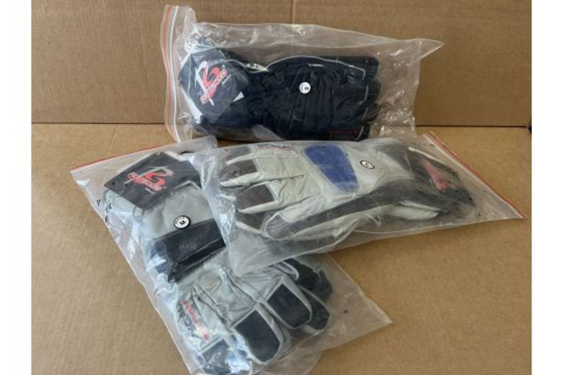 12 X BRAND NEW ASSORTED PRO SPEED HIPORA 3M PROFESSIONAL MOTORBIKE GLOVES IN VARIOUS SIZES RRP £25