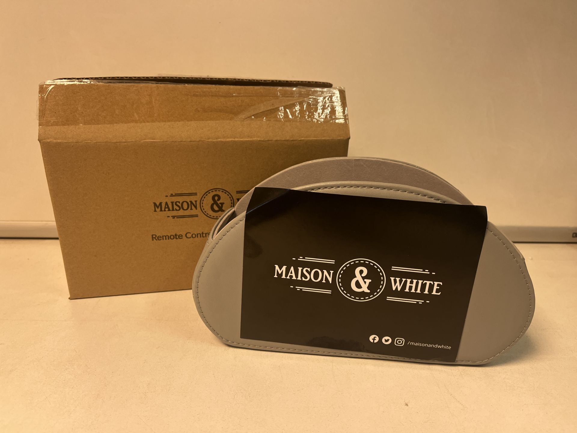 40 X BRAND NEW MASON AND WHITE FAUX LEATHER GREY 5 REMOTE HOLDERS R2