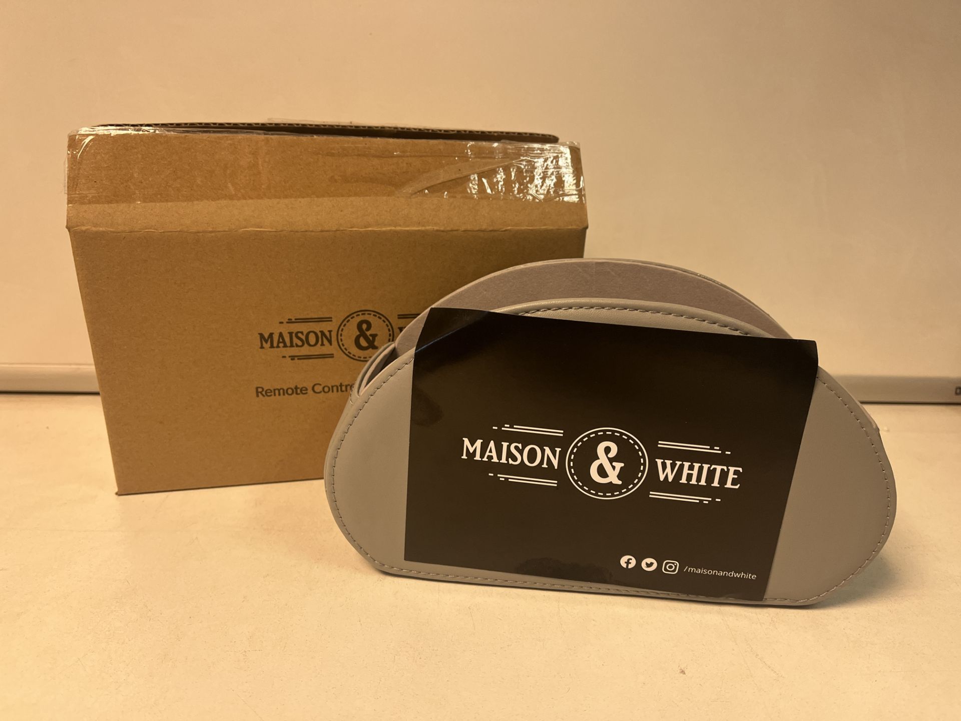 40 X BRAND NEW MASON AND WHITE FAUX LEATHER GREY 5 REMOTE HOLDERS R2