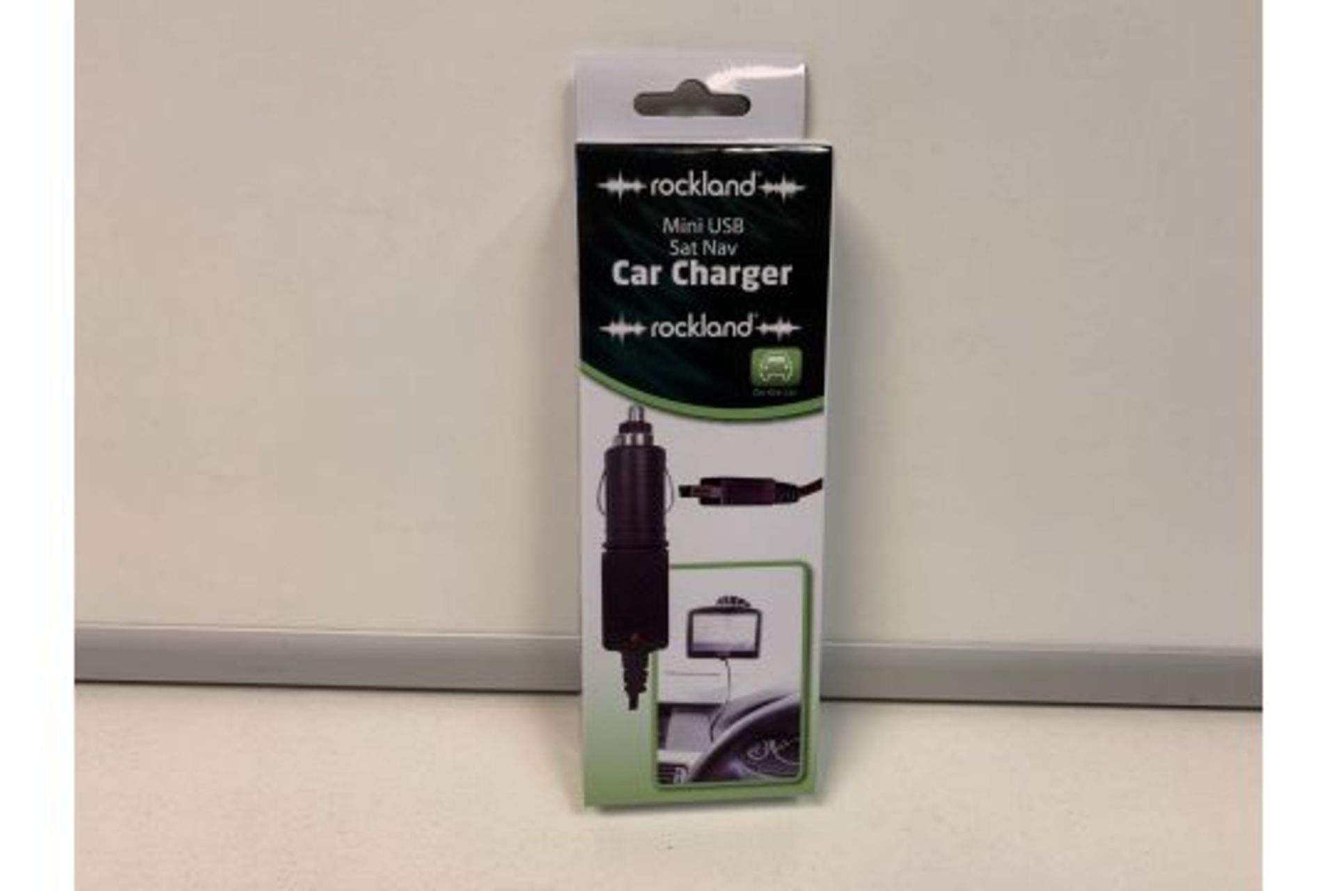 144 X NEW BOXED ROCKLAND MINI USB SATNAV & CAR CHARGER. RRP £9.99 EACH (ROW6)