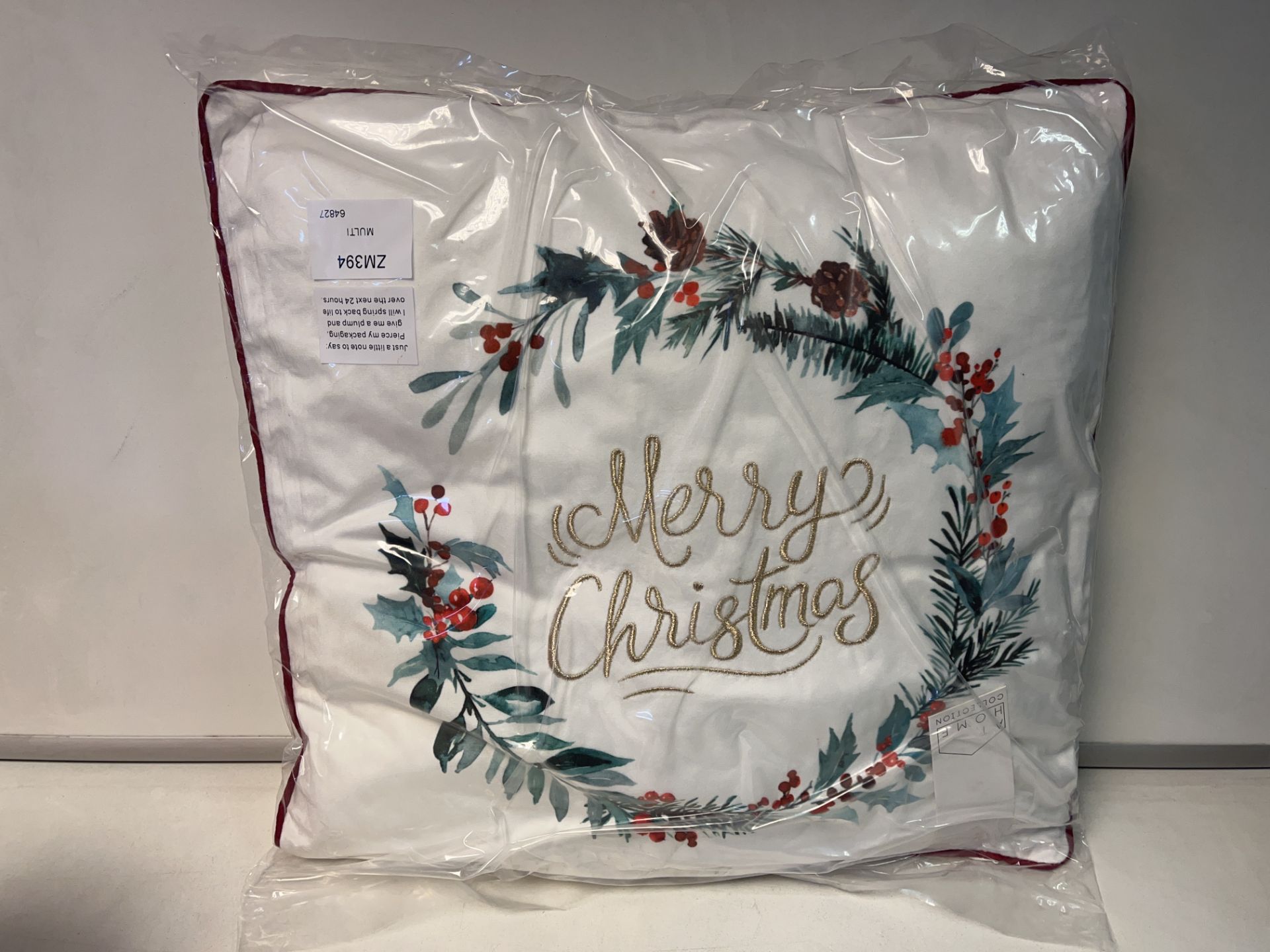 12 X BRAND NEW LARGE WREATH CHRISTMAS CUSHIONS R17