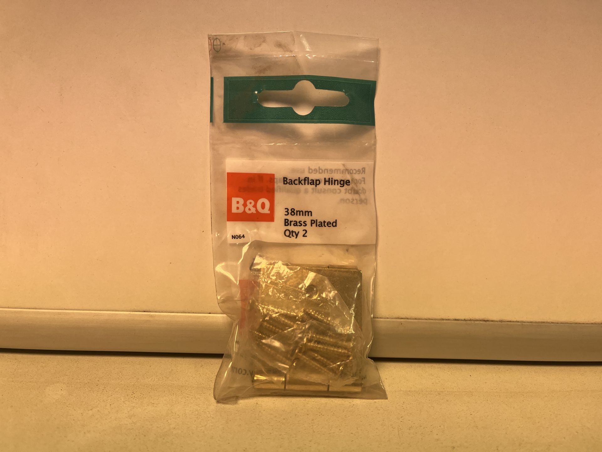 50 X BRAND NEW SETS OF 2 B AND Q BRASS PLATED 38MM BACKFLAP HINGES R9