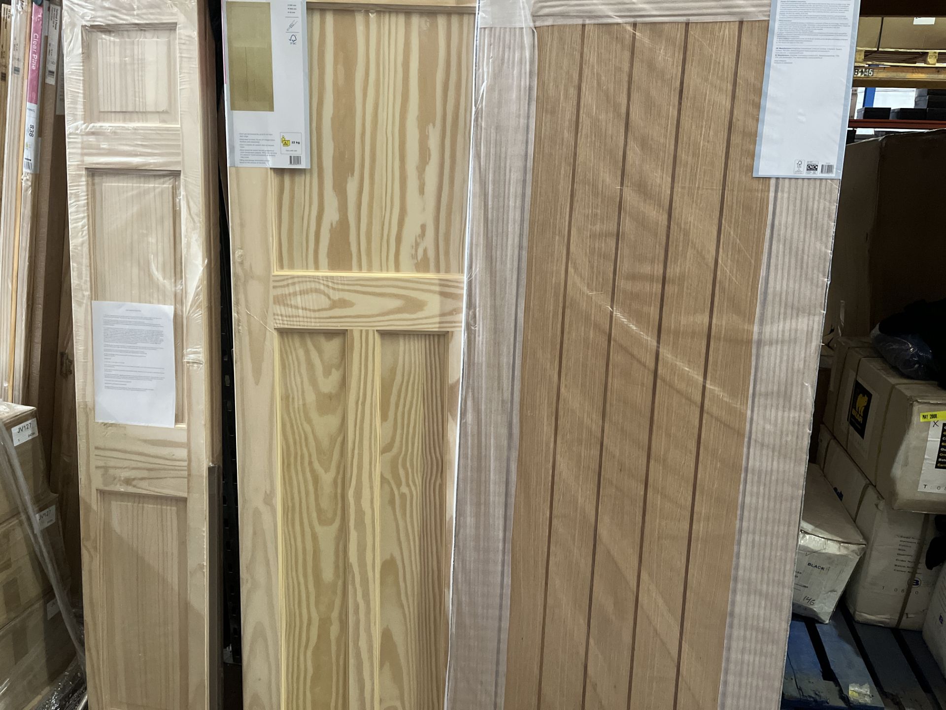 5 X PACKAGED WOODEN DOORS (MAY HAVE SLIGHT DAMAGE SCRATCH ETC) R3