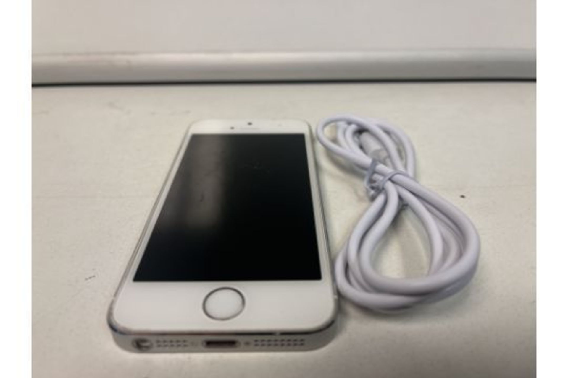 APPLE IPHONE, 16GB STORAGE WITH CHARGE CABLE (78) 198