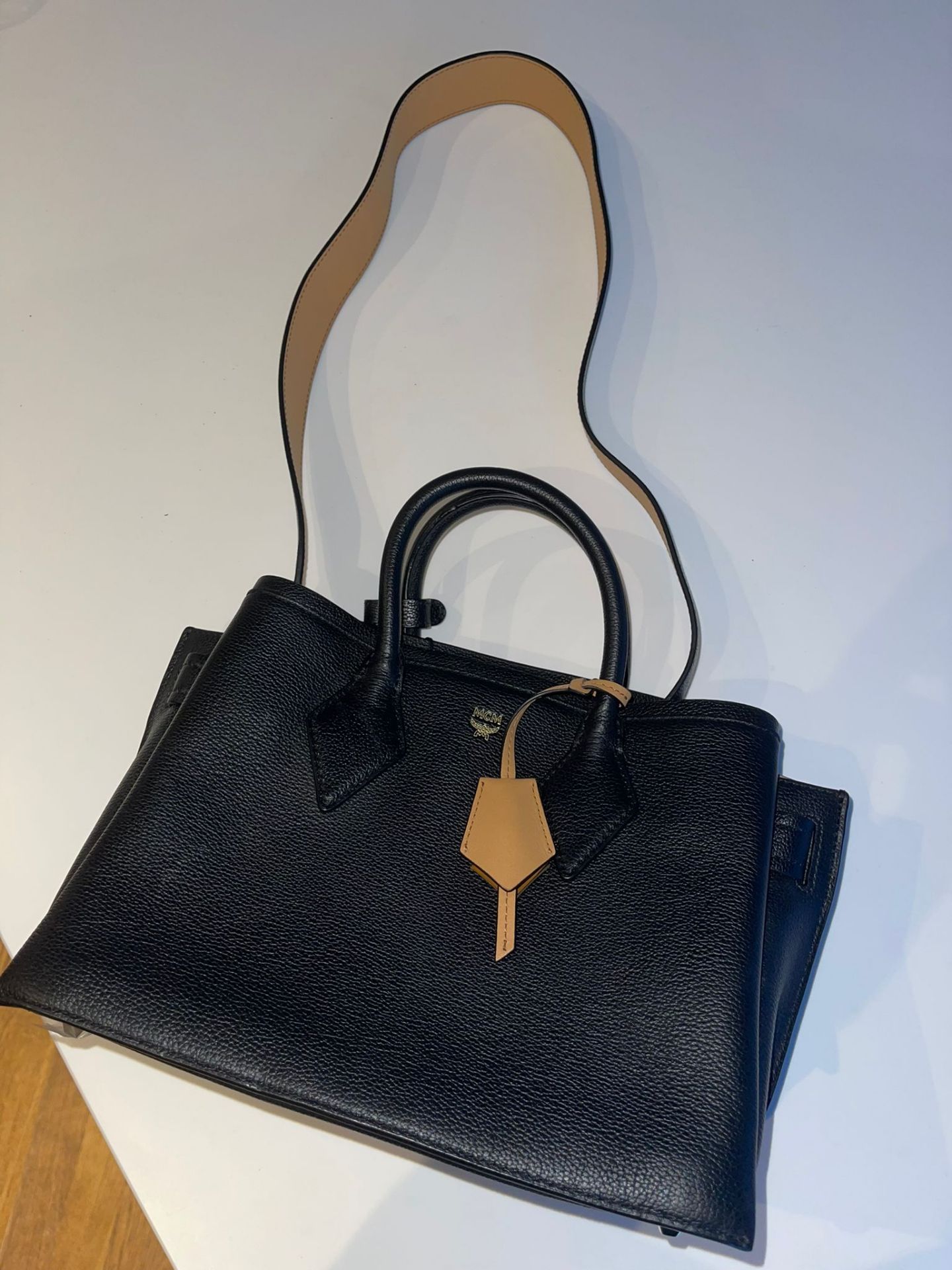 MCM Neo Milla Tote in Park Ave Leathe. RRP £895.00. Back by popular demand, we have rejuvenated - Image 2 of 5