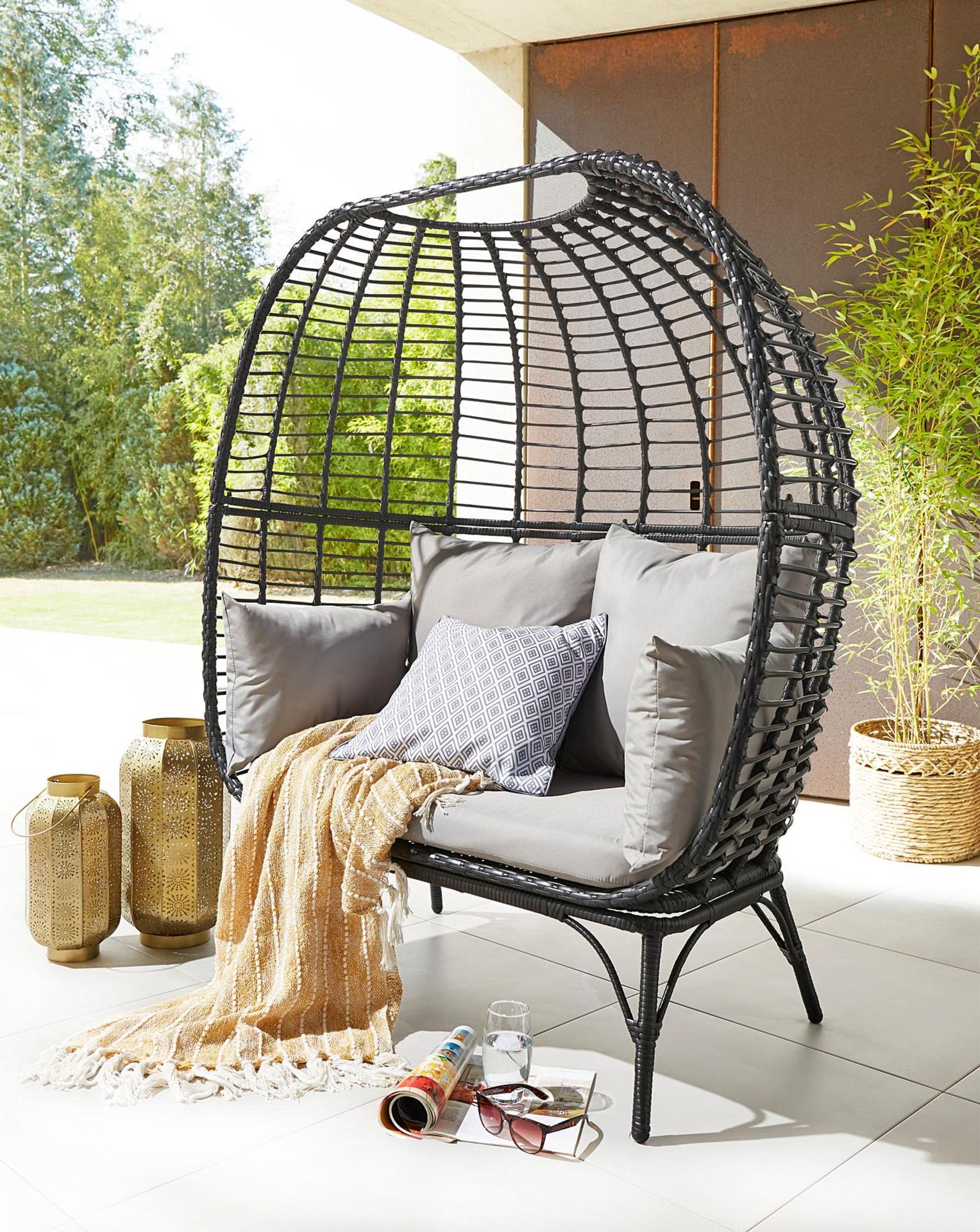 (REF117981) Garden Cocoon Chair RRP £ 853.5