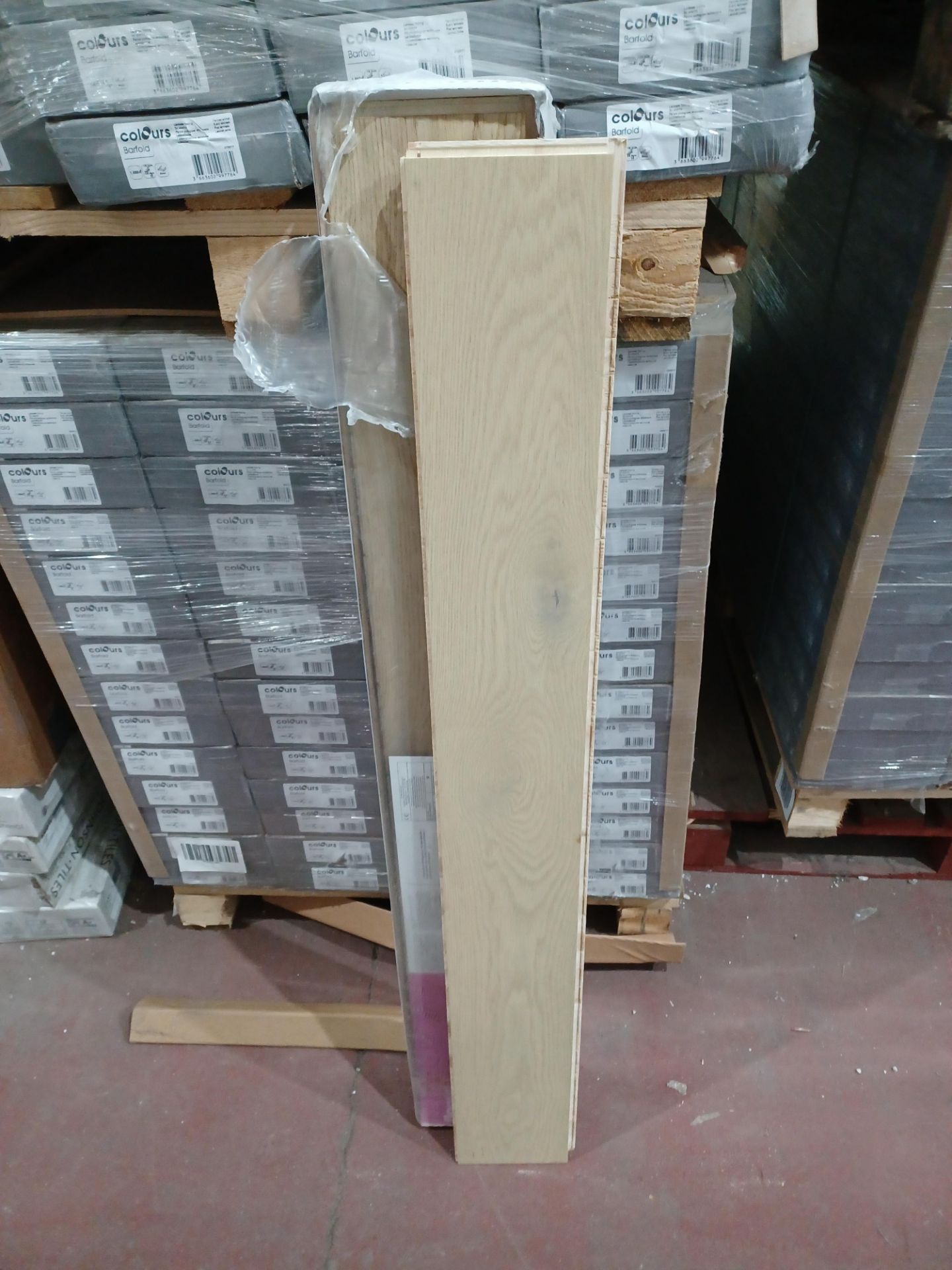 5 x Packs of Isaberg Natural Oak Real wood top layer flooring. Each pack contains 1.84m2, giving