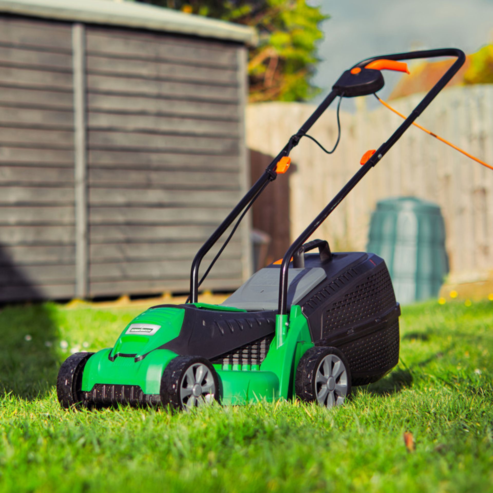 Hawksmoor 1200W 32cm Electric Lawnmower 230V. Take the hassle out of cutting your grass with this - Image 2 of 2