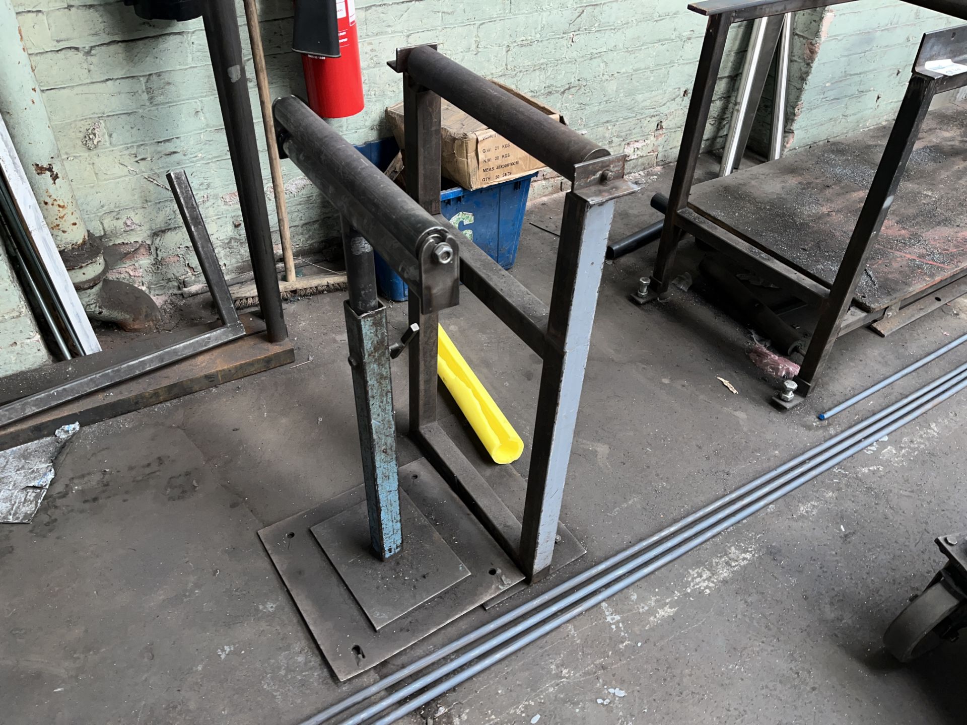 LARGE METAL ROLLER CONVEYOR WITH 2 ROLLER STANDS - Image 2 of 2