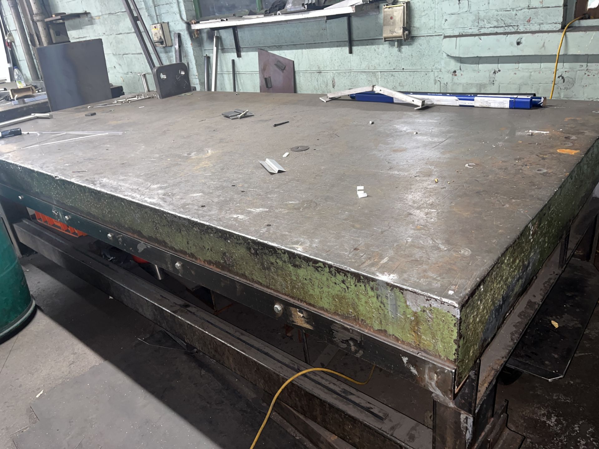 WEBSTER AND BENNETT LARGE HEAVY DUTY METAL WORK BENCH SIZE: 3500L X 1670D X 930H