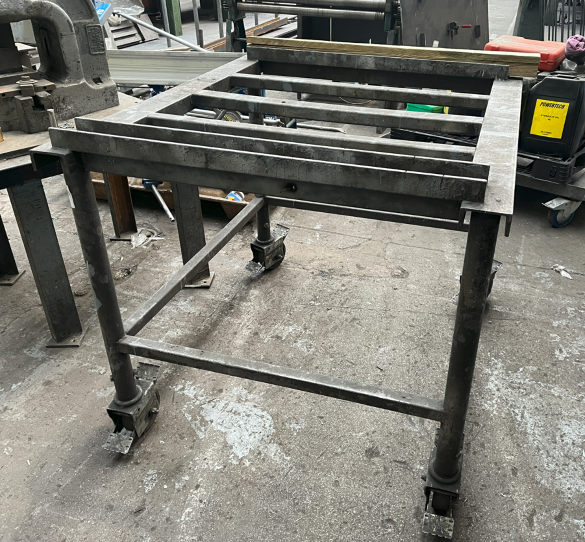 LARGE HEAVY DUTY METAL WORK STATION/TROLLEY ON WHEELS