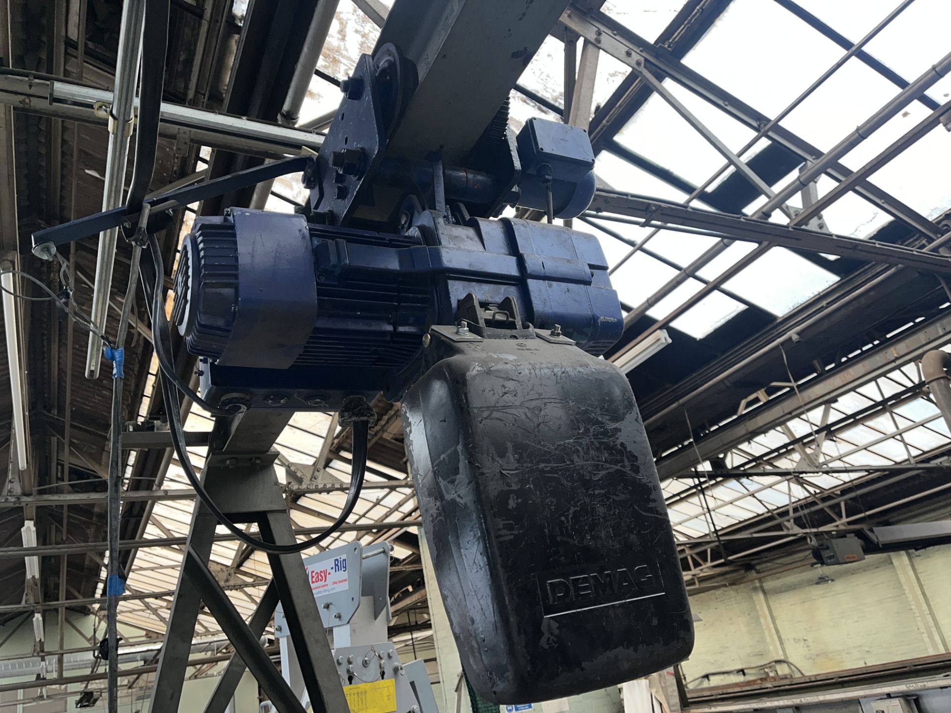 1 TONNE OVERHEAD DEMAG CRANE SIZE: APPROX 2800H X 9050L - Image 2 of 5